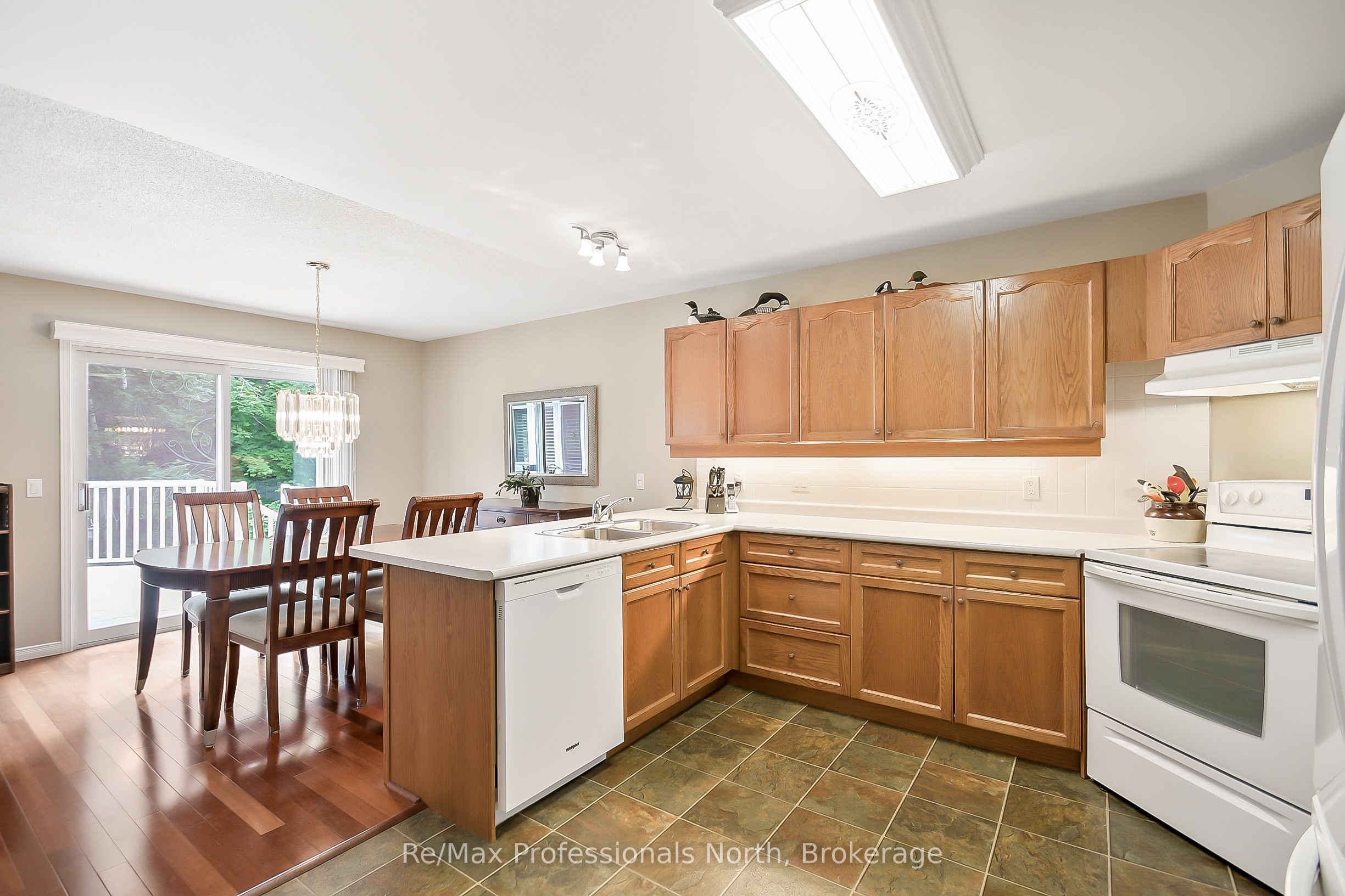 15 Pineridge Gate Property Photo 9