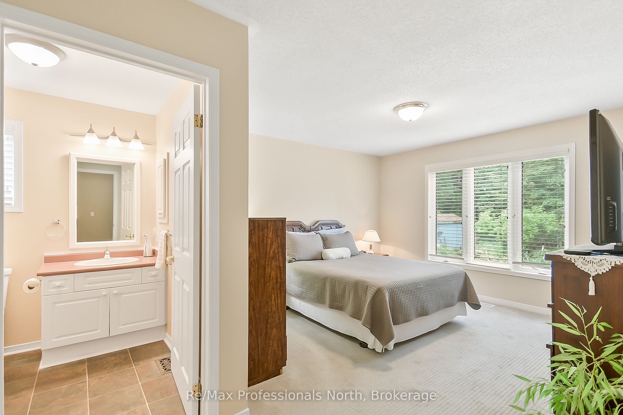 15 Pineridge Gate Property Photo 11