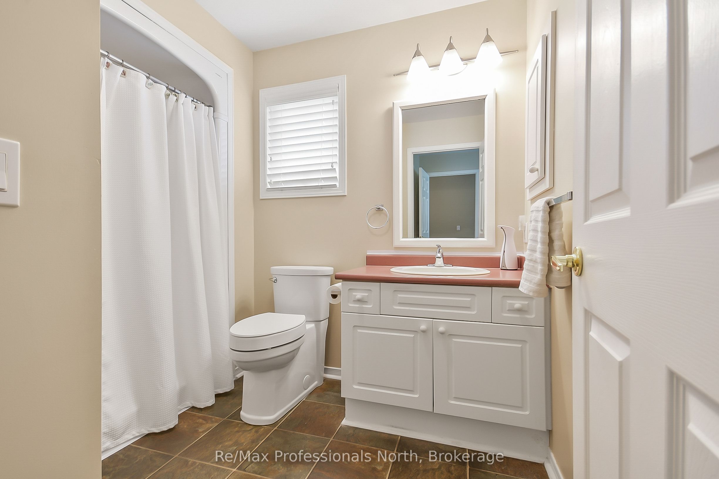 15 Pineridge Gate Property Photo 13