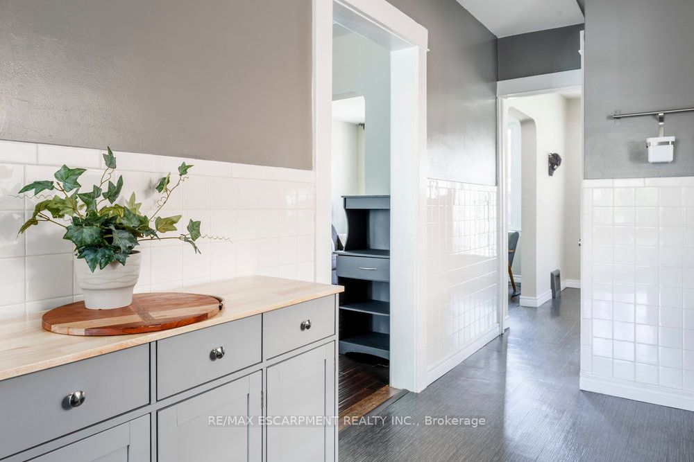 197 Balmoral Avenue S Property Photo 18