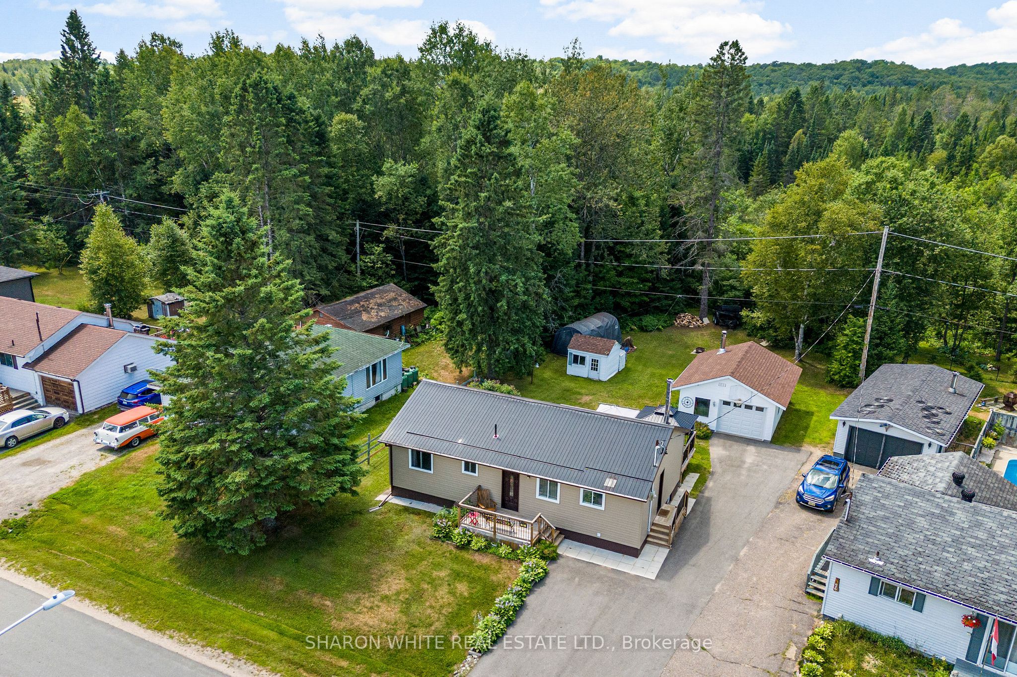 54 Sprucedale St Street Property Photo 2