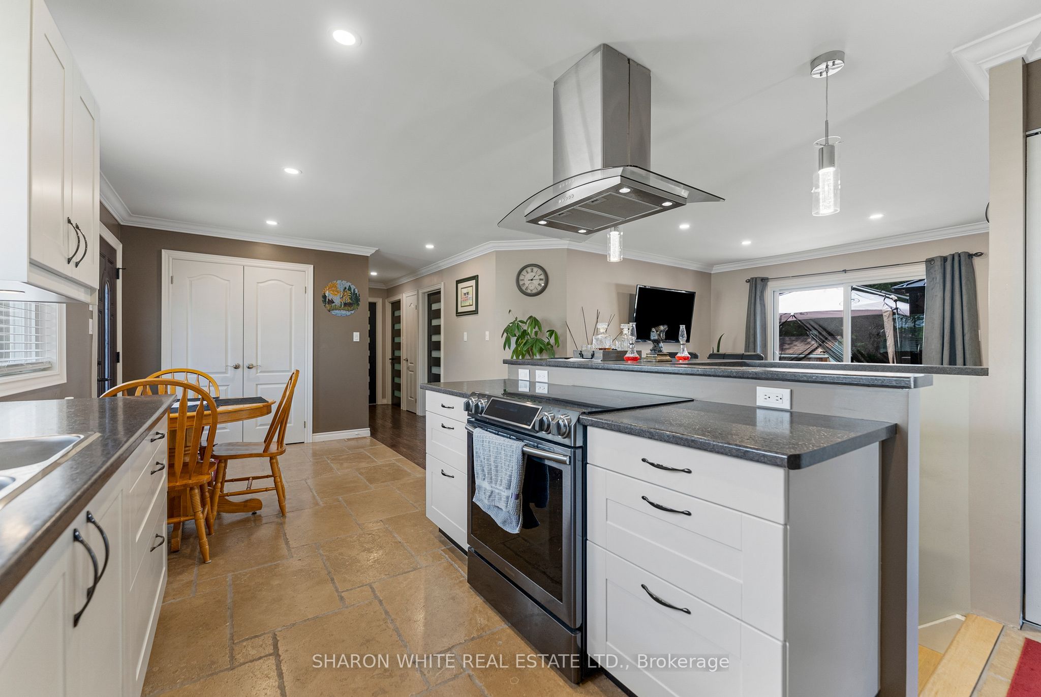 54 Sprucedale St Street Property Photo 8