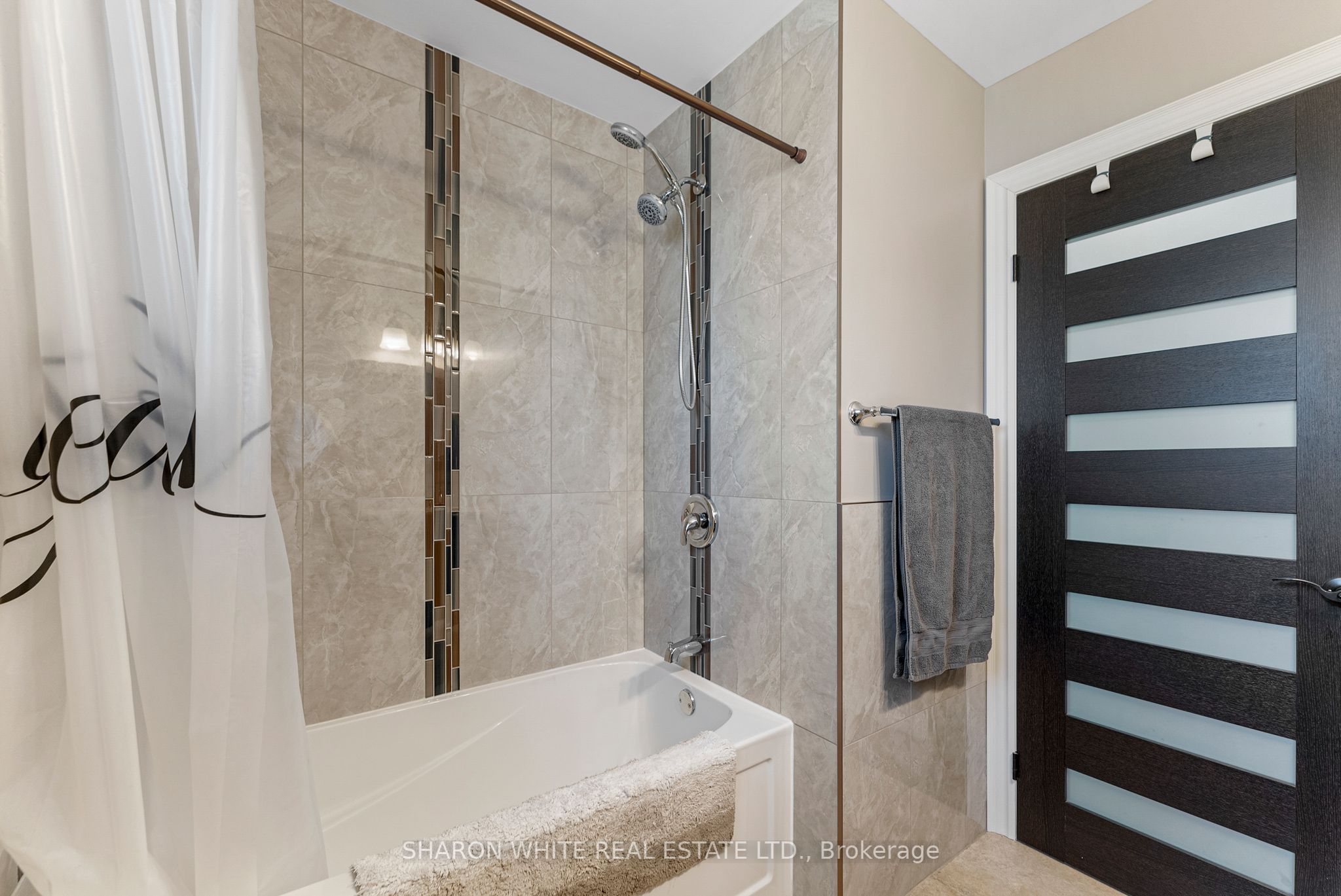 54 Sprucedale St Street Property Photo 19