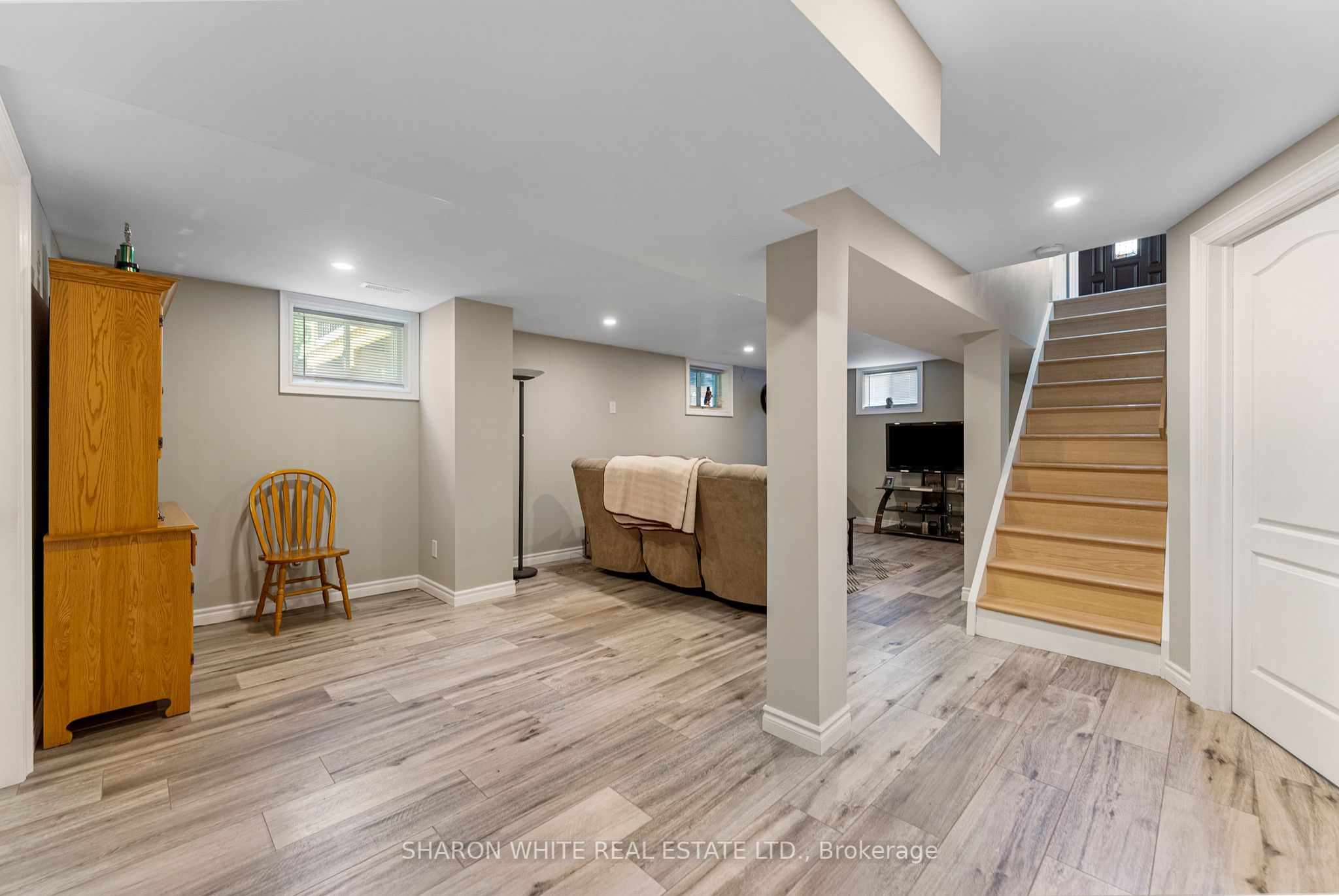 54 Sprucedale St Street Property Photo 22