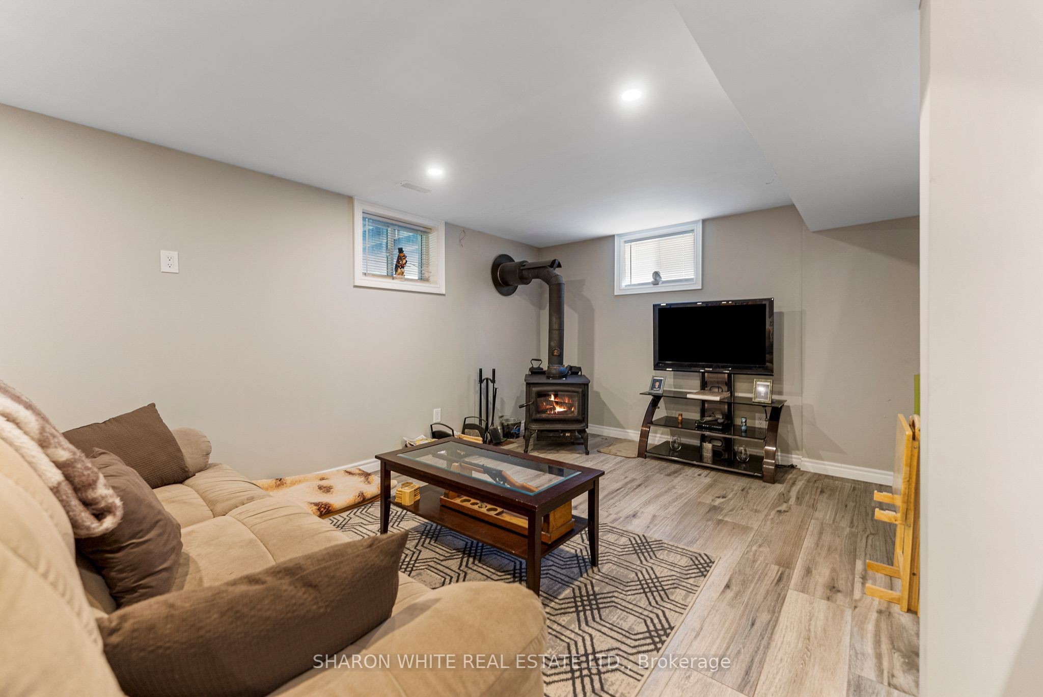 54 Sprucedale St Street Property Photo 25