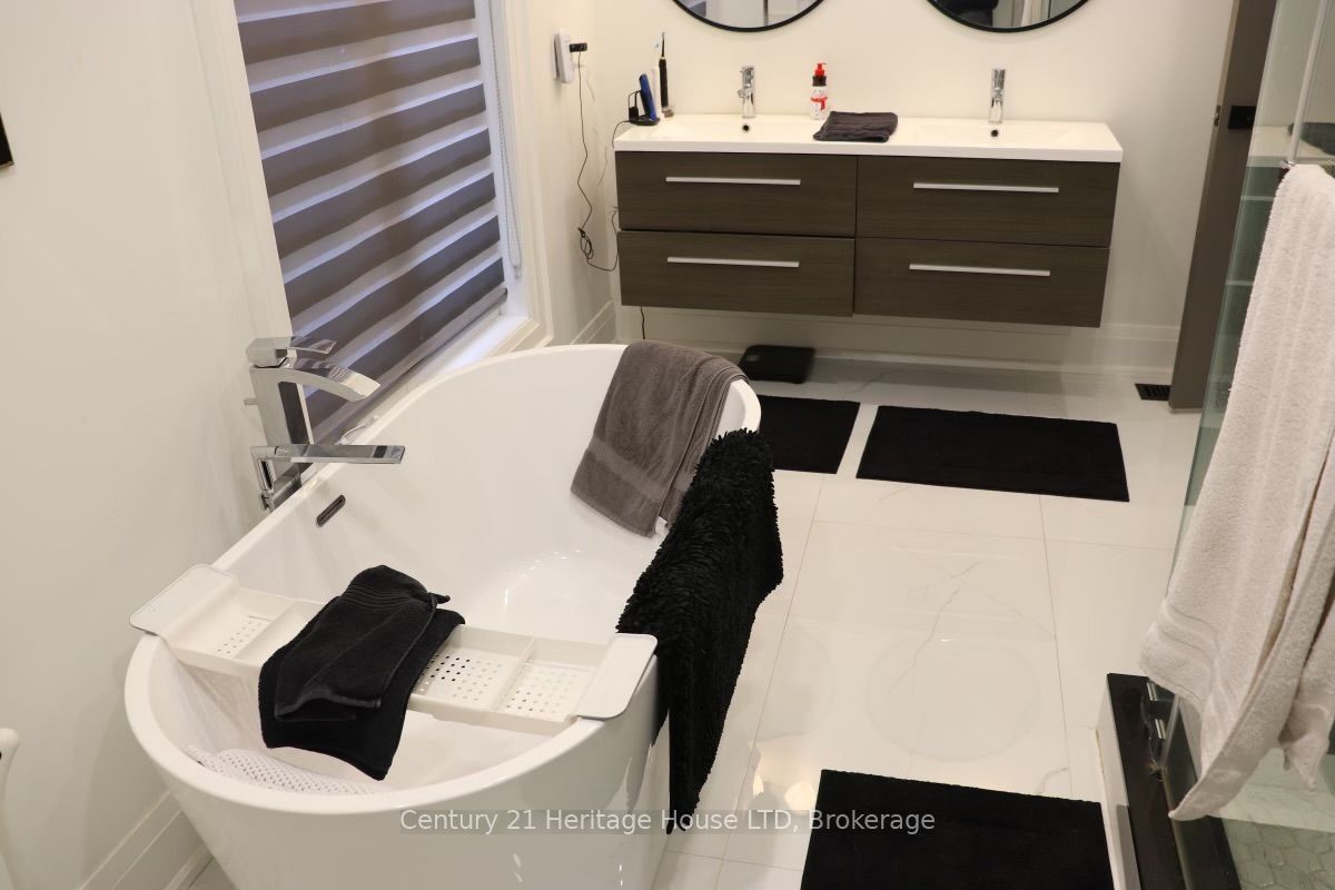 9785 Niagara River Parkway Property Photo 22