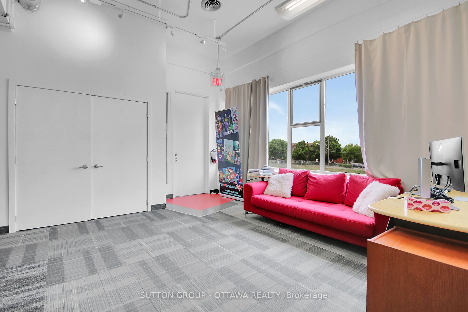 981 Wellington Street 200 Property Photo 2