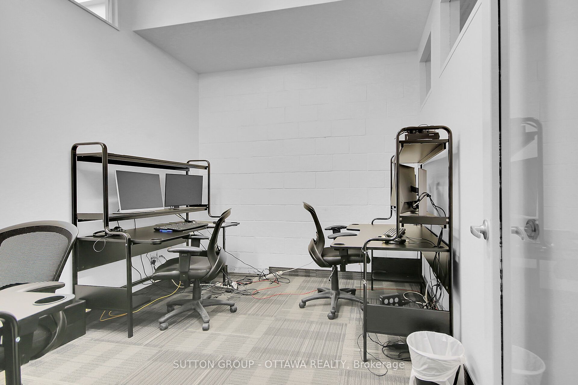 981 Wellington Street 200 Property Photo 14