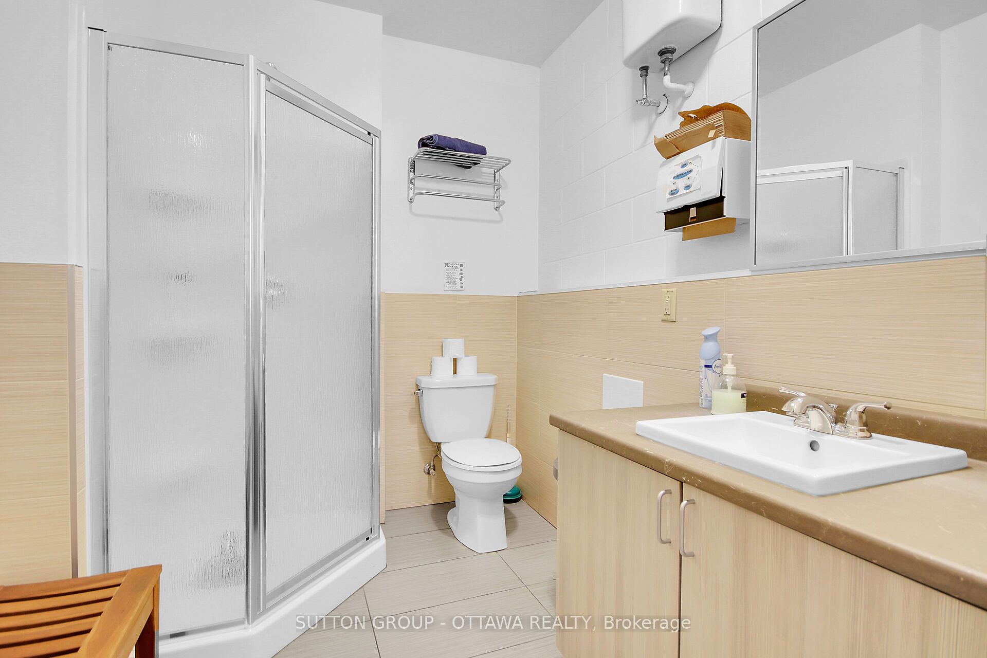 981 Wellington Street 200 Property Photo 26