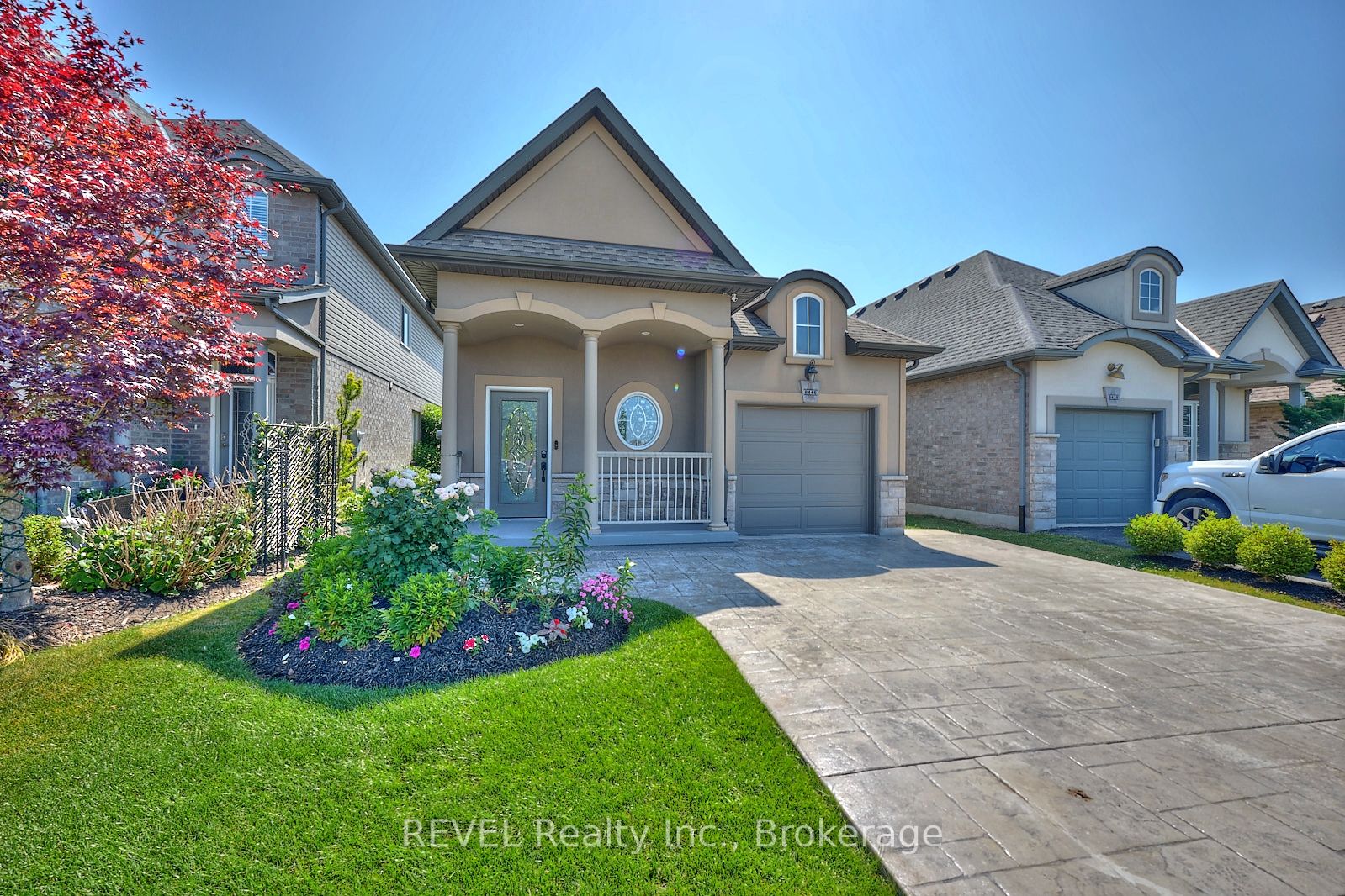 8446 Jennifer Crescent Property Photo 1