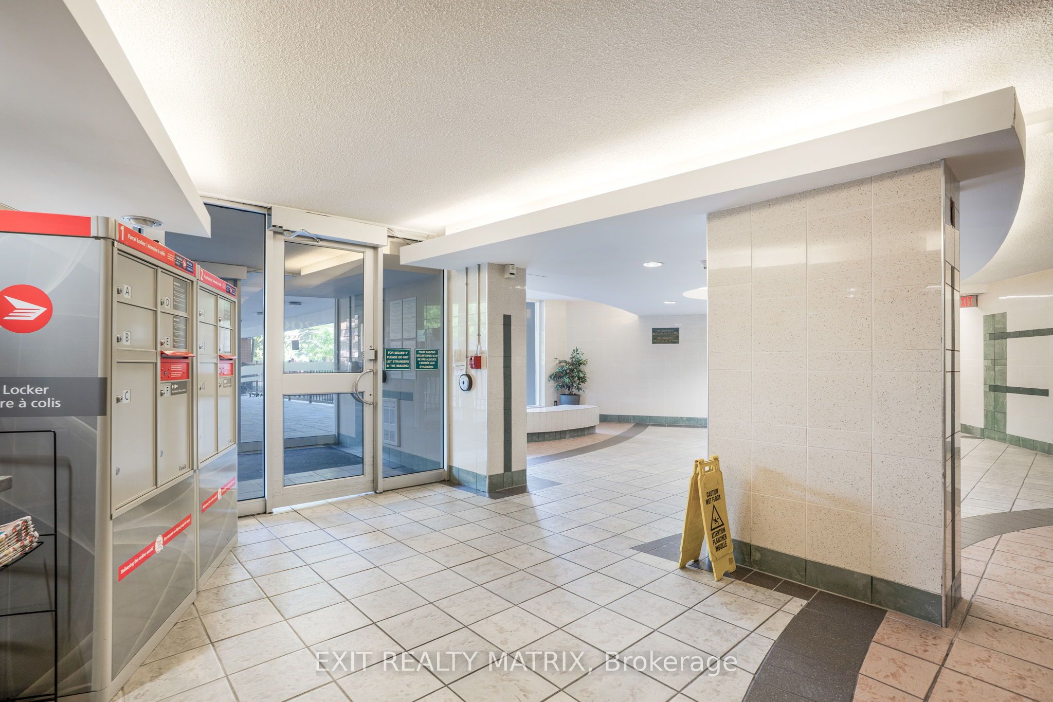 2000 Jasmine Crescent 1005 Property Photo 3