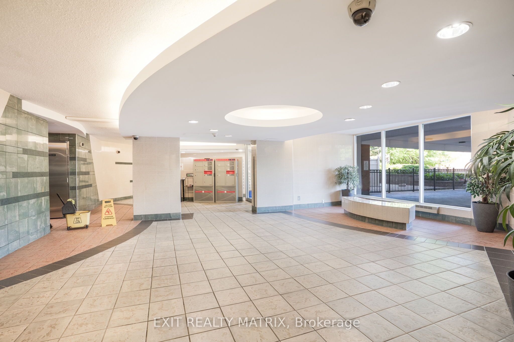 2000 Jasmine Crescent 1005 Property Photo 4