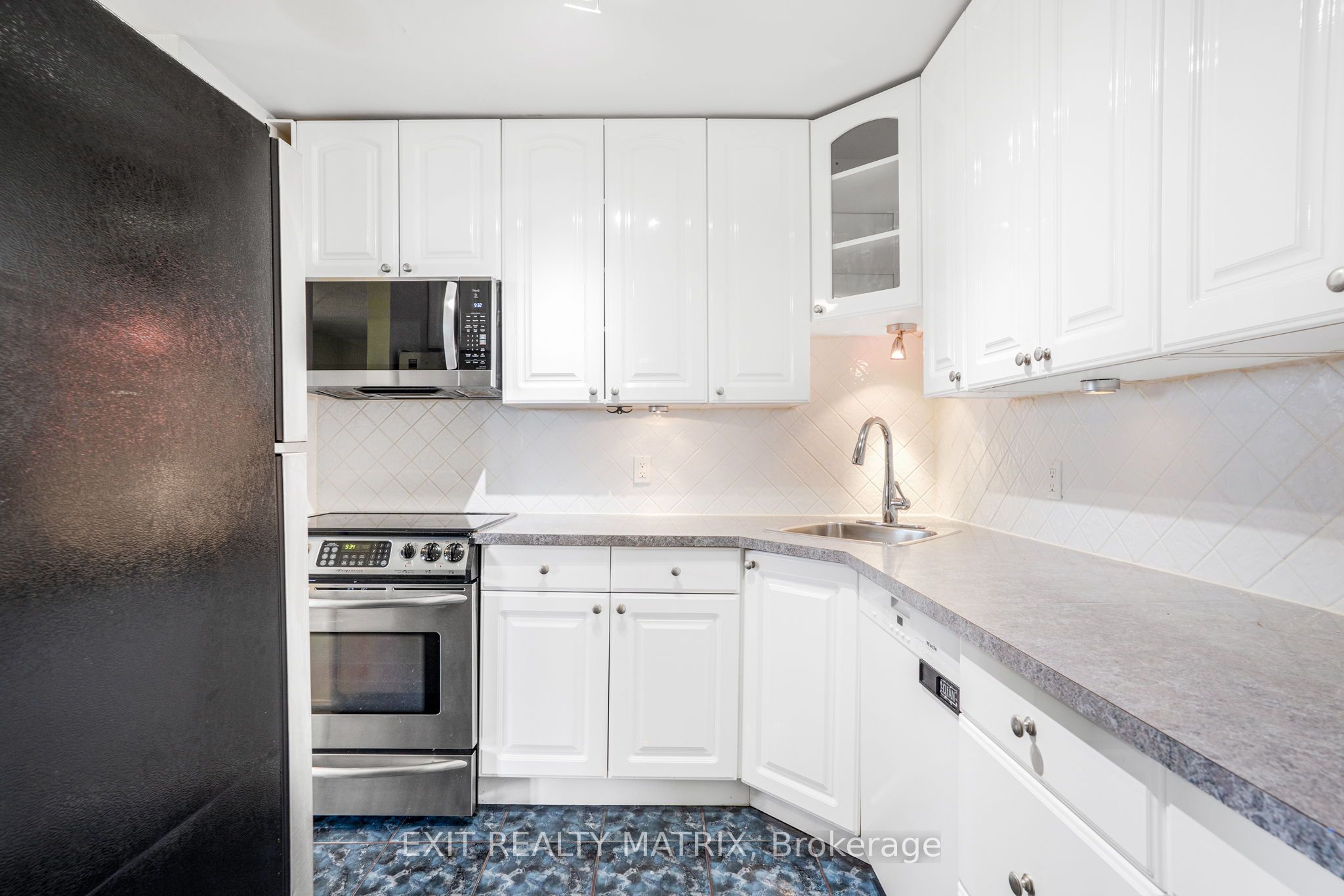 2000 Jasmine Crescent 1005 Property Photo 12