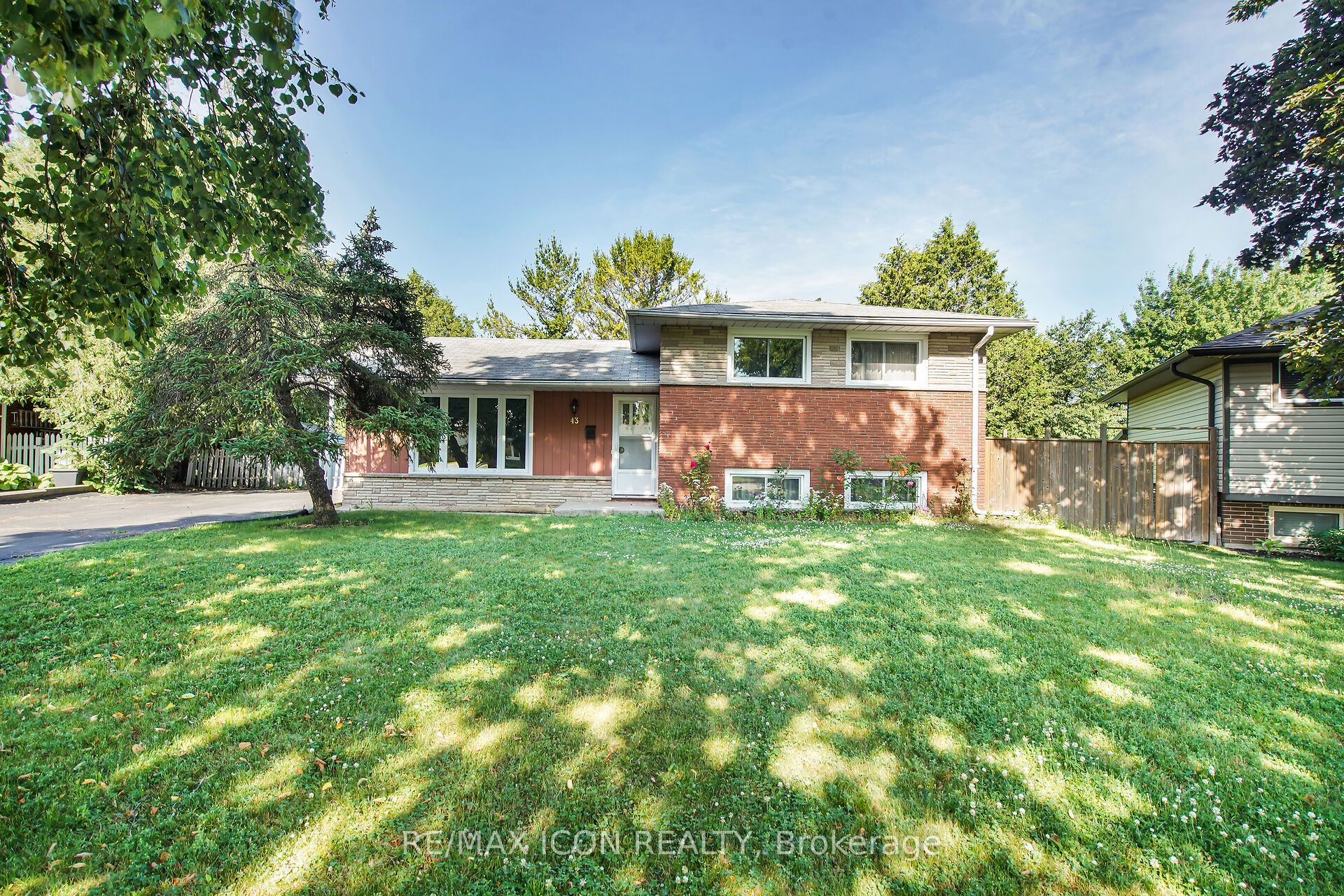 43 Silverdale Crescent Property Photo 1