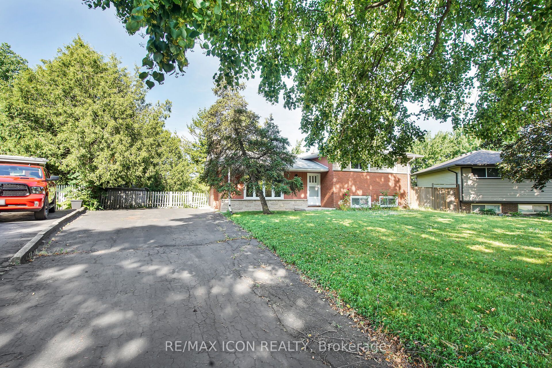 43 Silverdale Crescent Property Photo 4