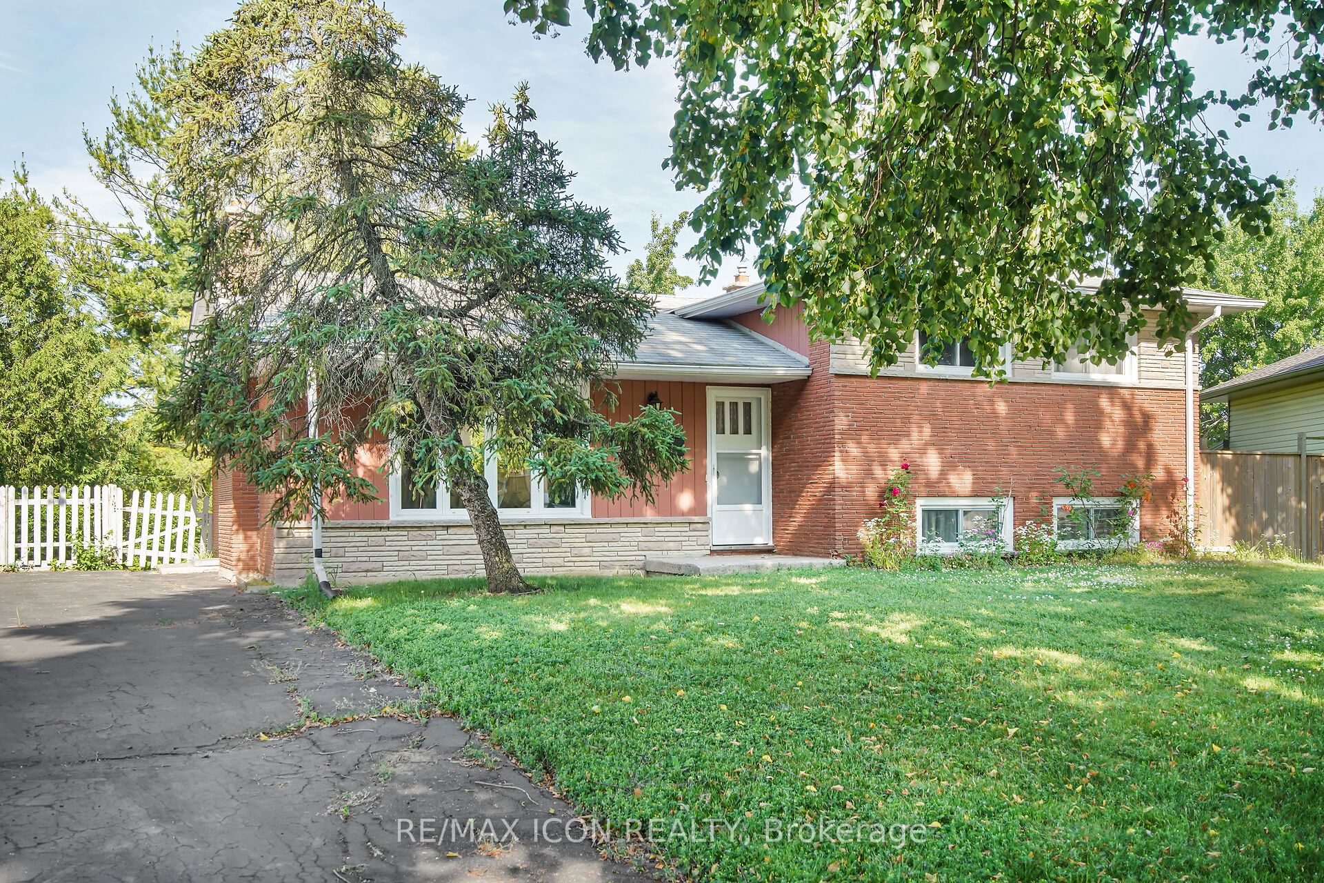 43 Silverdale Crescent Property Photo 5