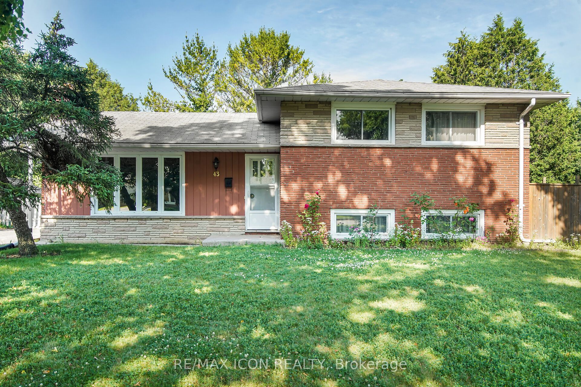 43 Silverdale Crescent Property Photo 6