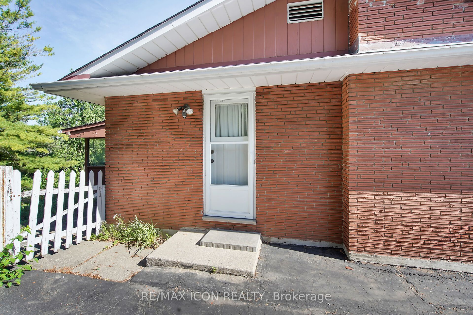 43 Silverdale Crescent Property Photo 7