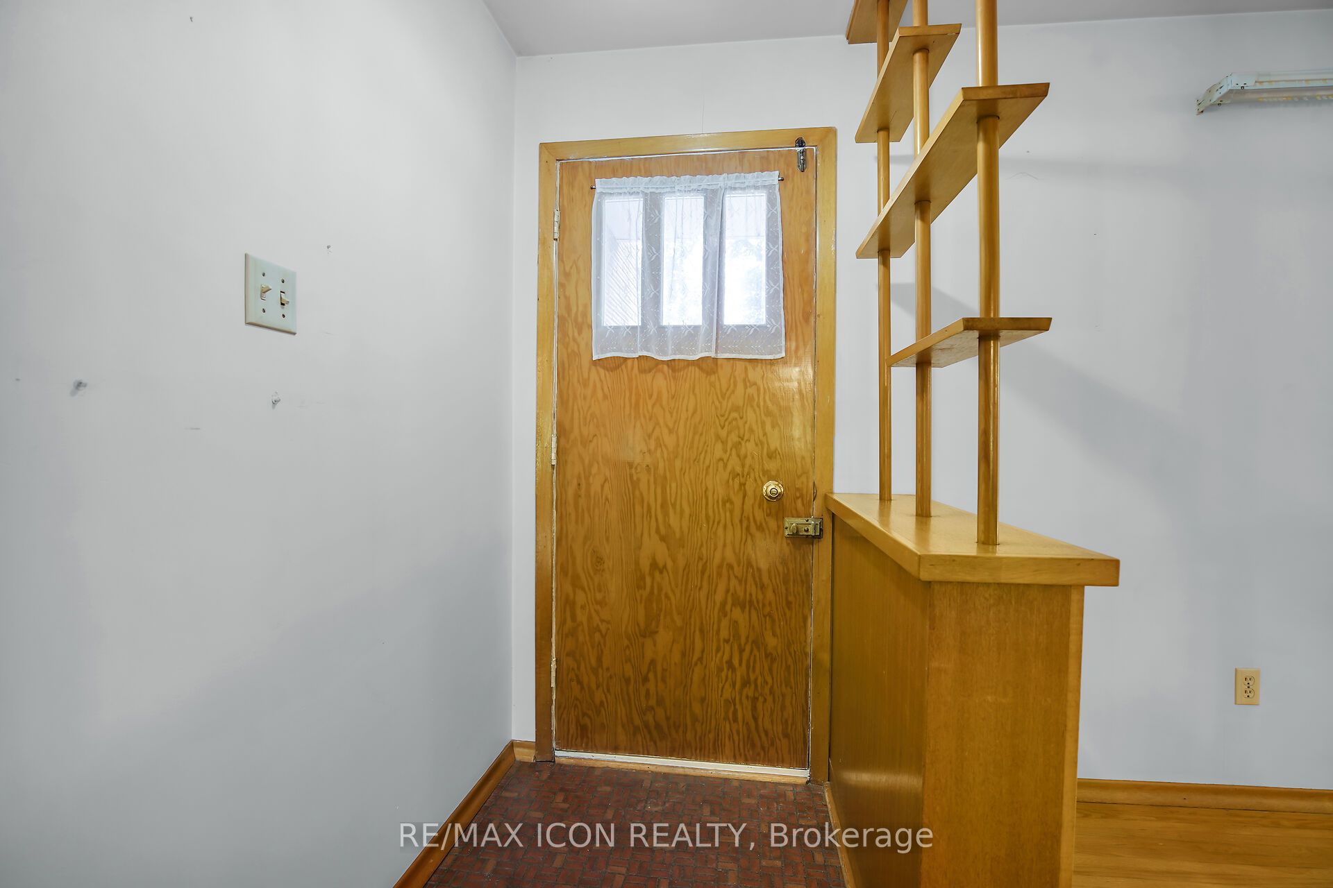 43 Silverdale Crescent Property Photo 8