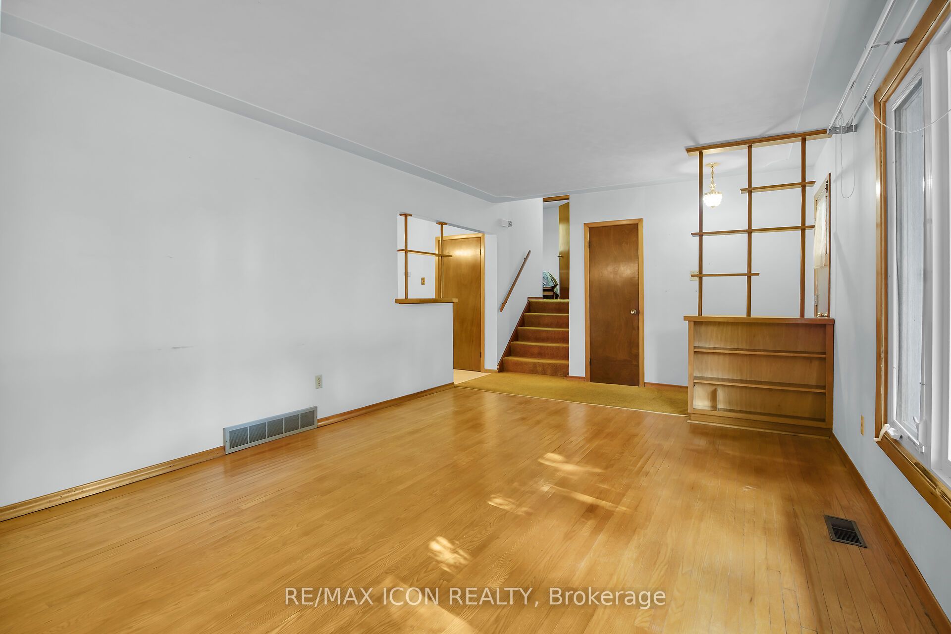 43 Silverdale Crescent Property Photo 11