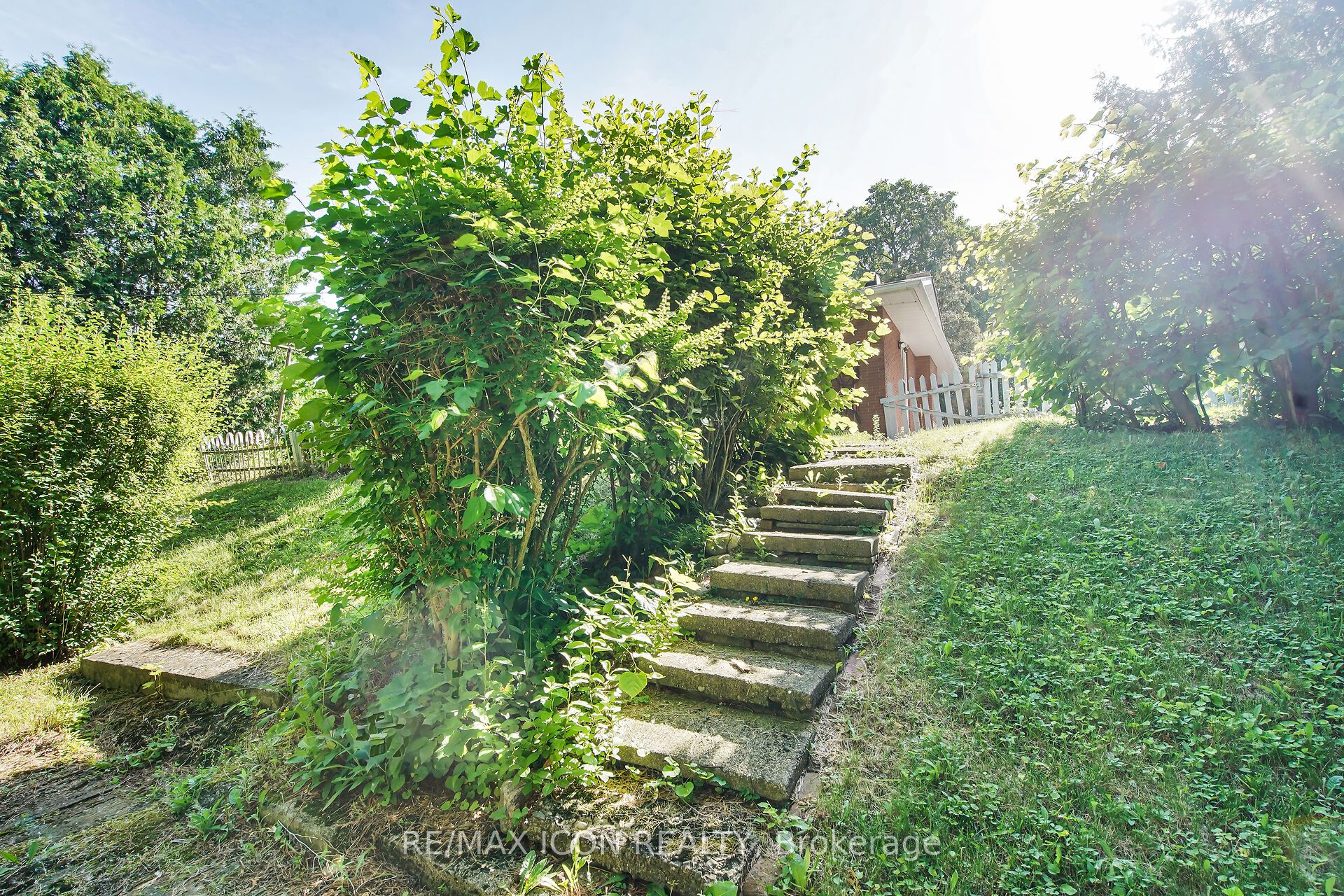 43 Silverdale Crescent Property Photo 37