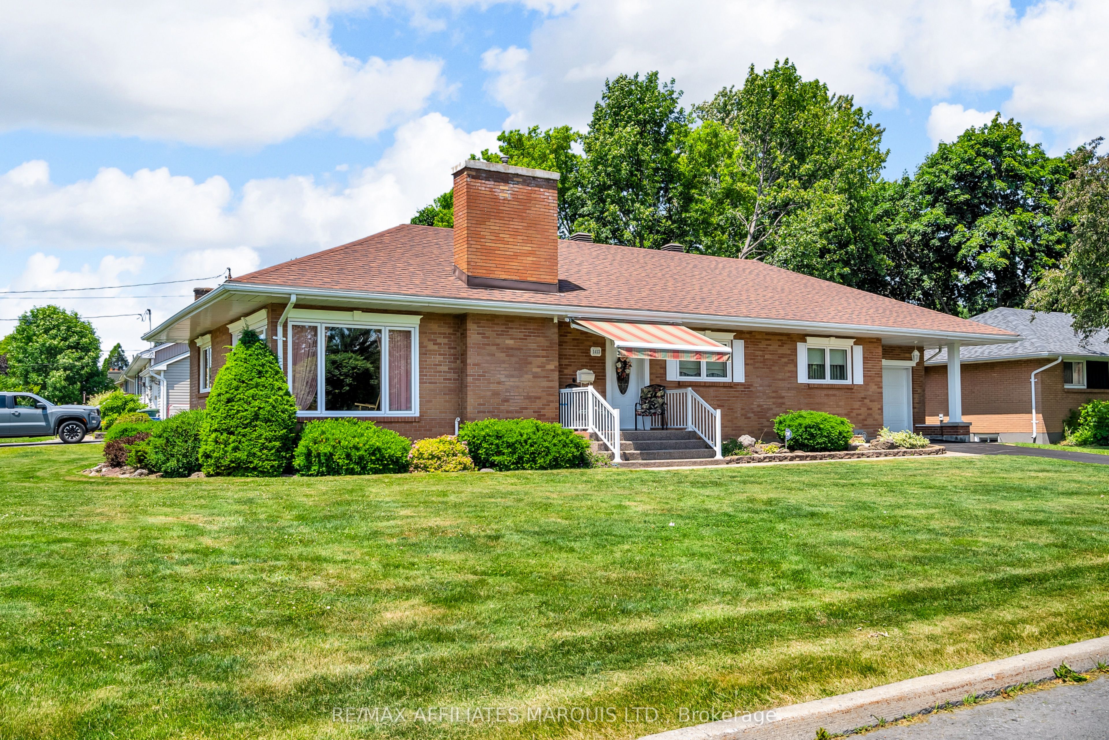 1413 Queen Street Property Photo 2