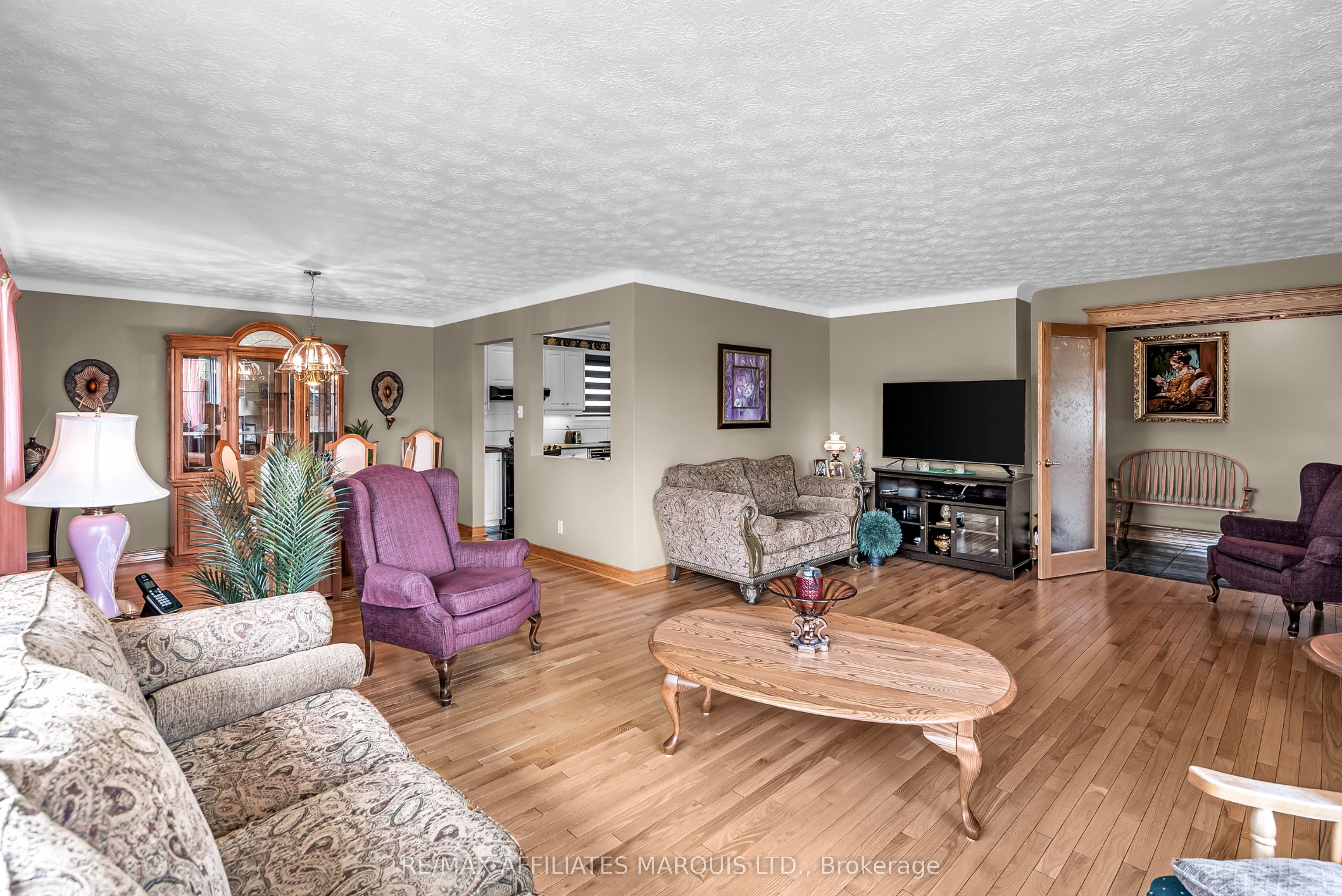 1413 Queen Street Property Photo 7