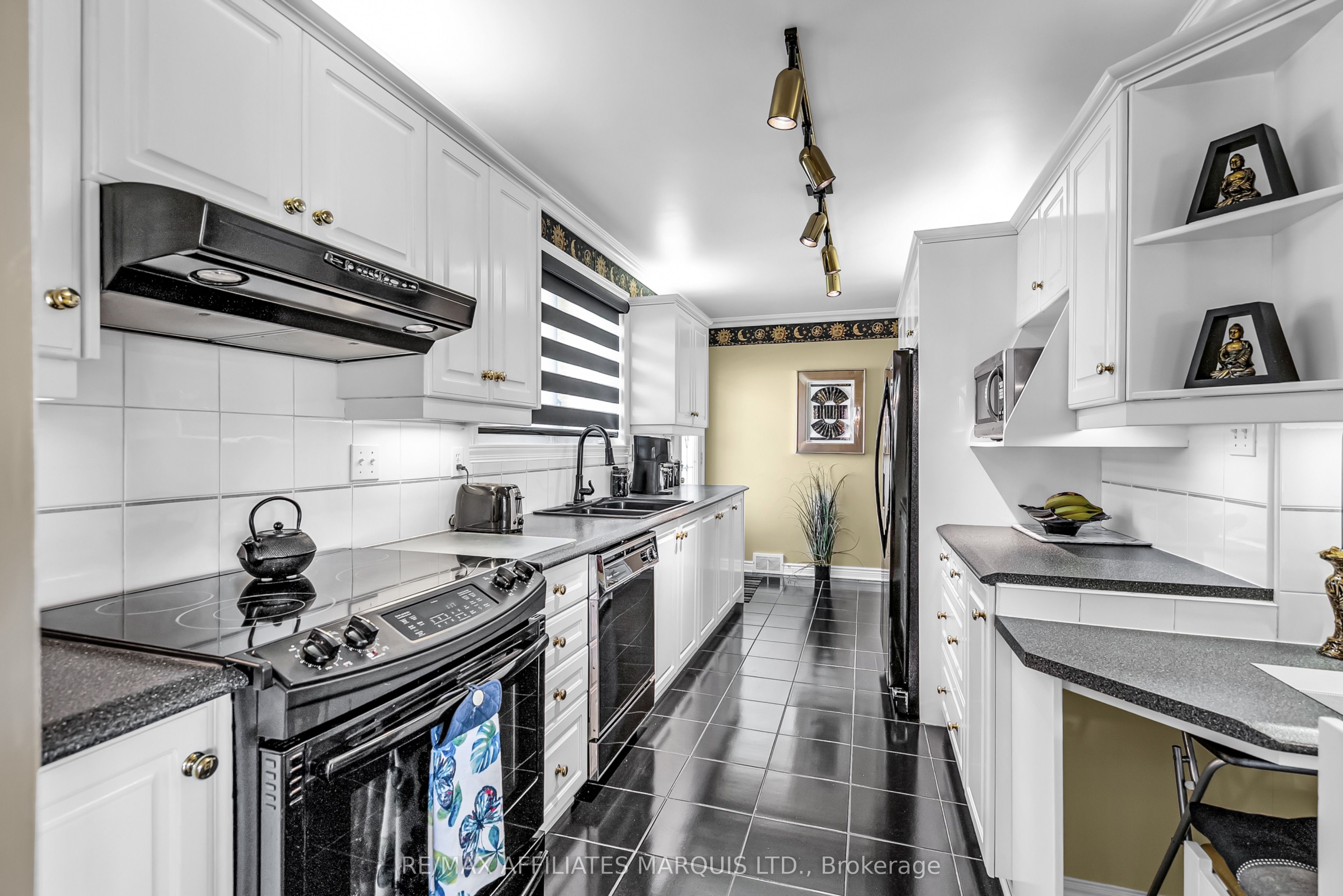 1413 Queen Street Property Photo 12