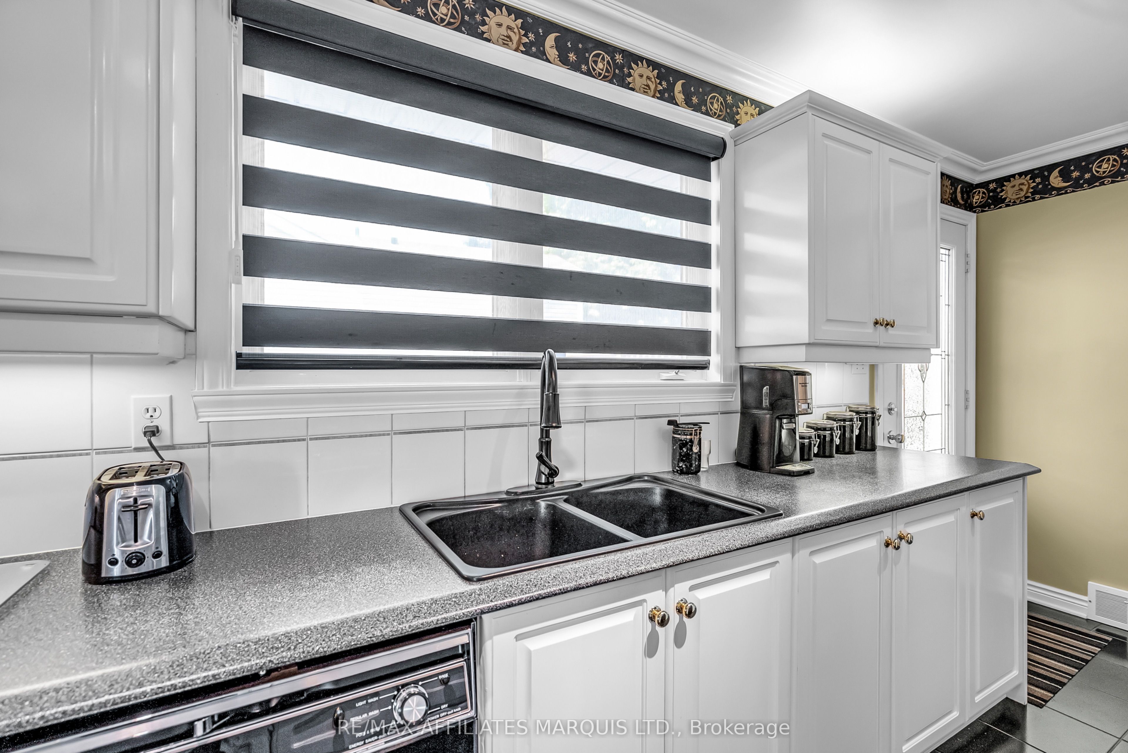 1413 Queen Street Property Photo 13