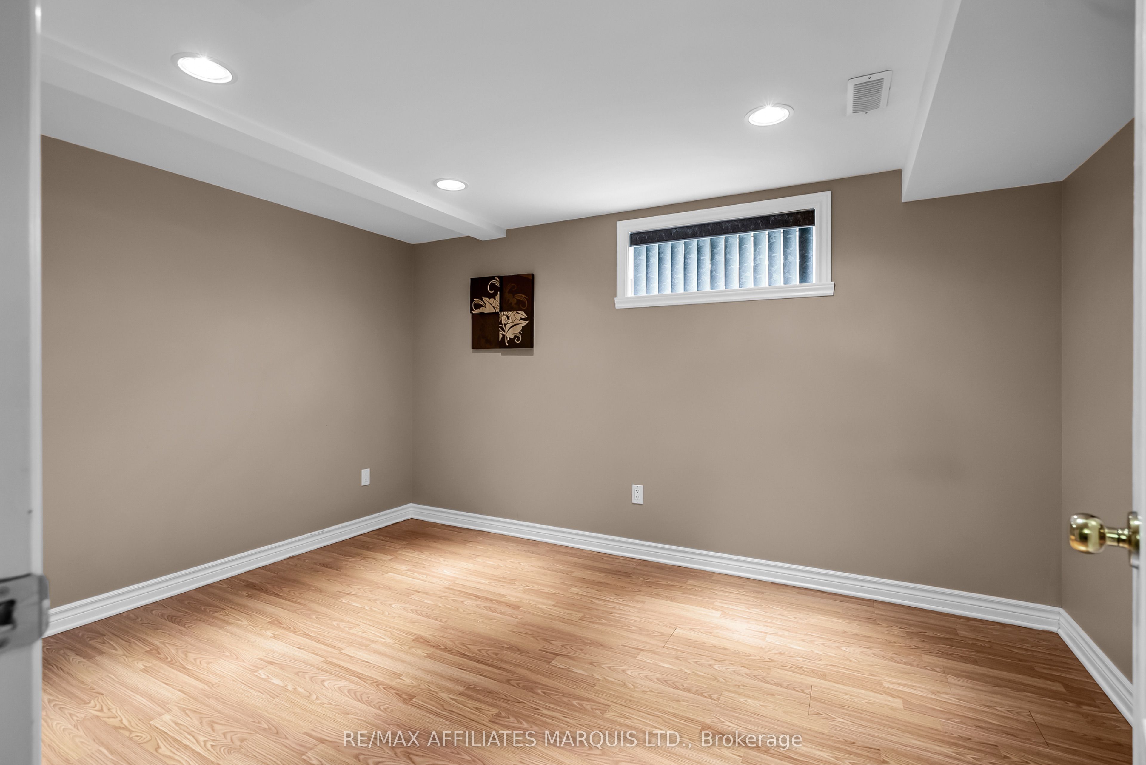 1413 Queen Street Property Photo 32