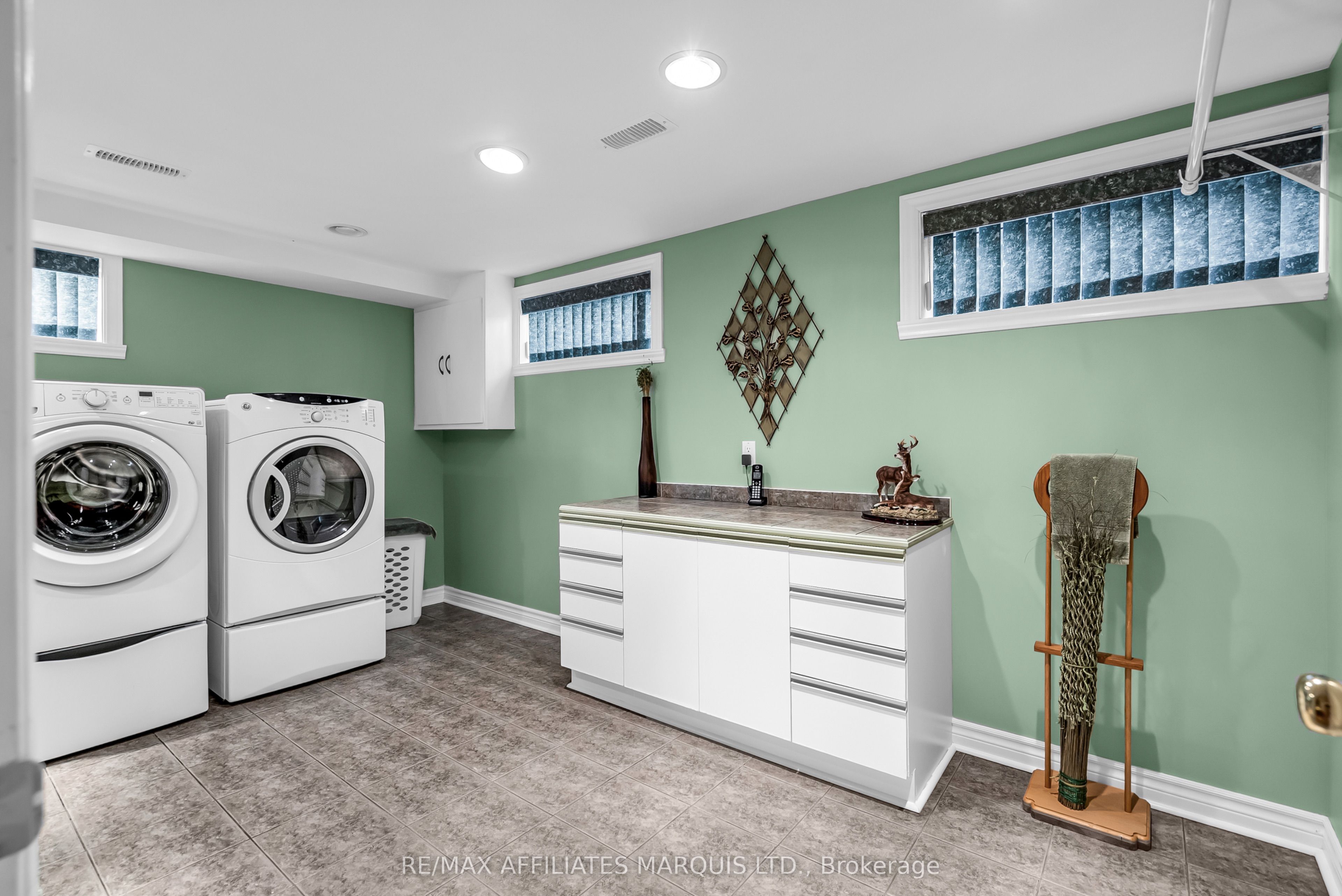 1413 Queen Street Property Photo 35