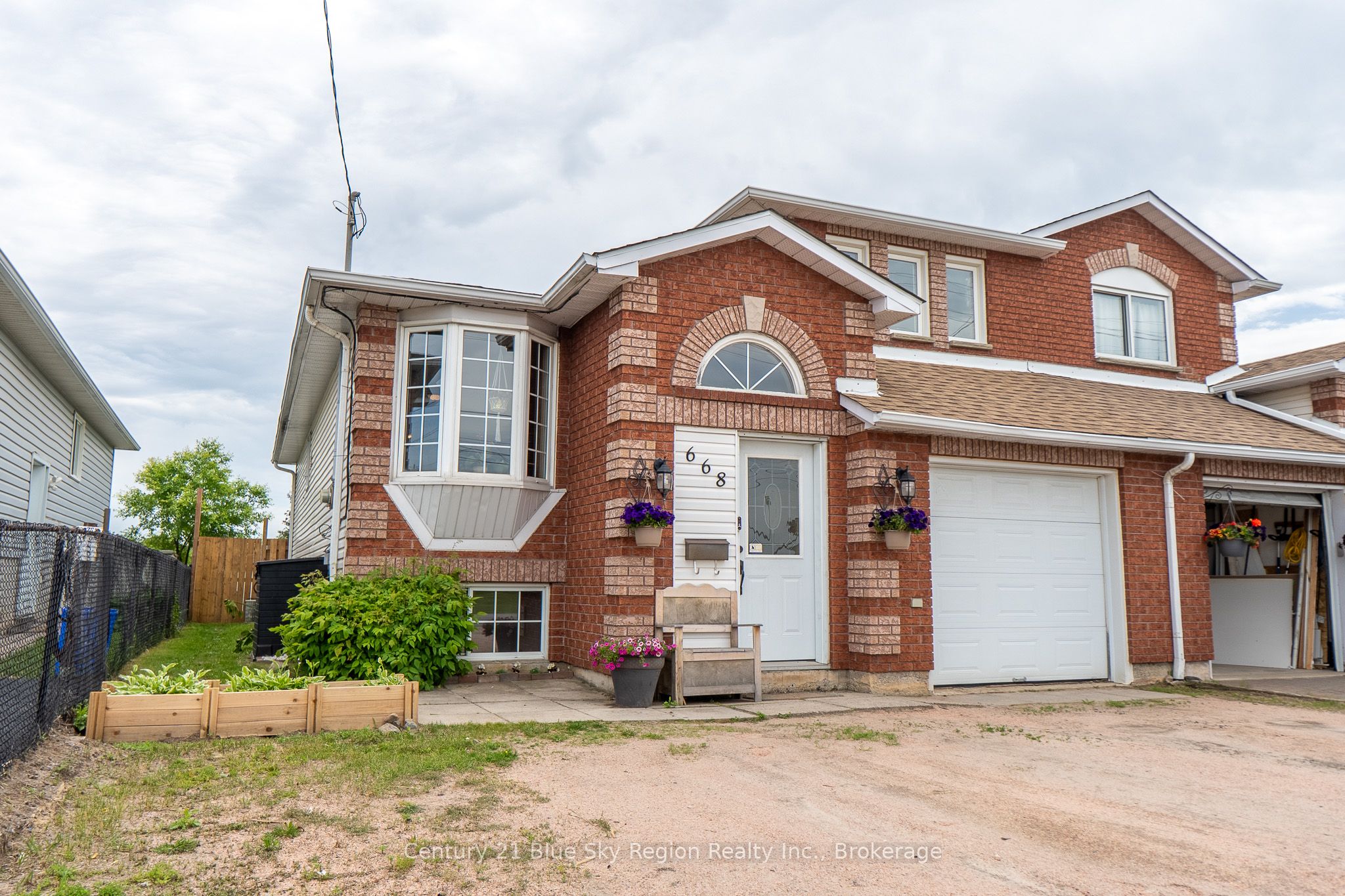 668 Wallace Road Property Photo 1