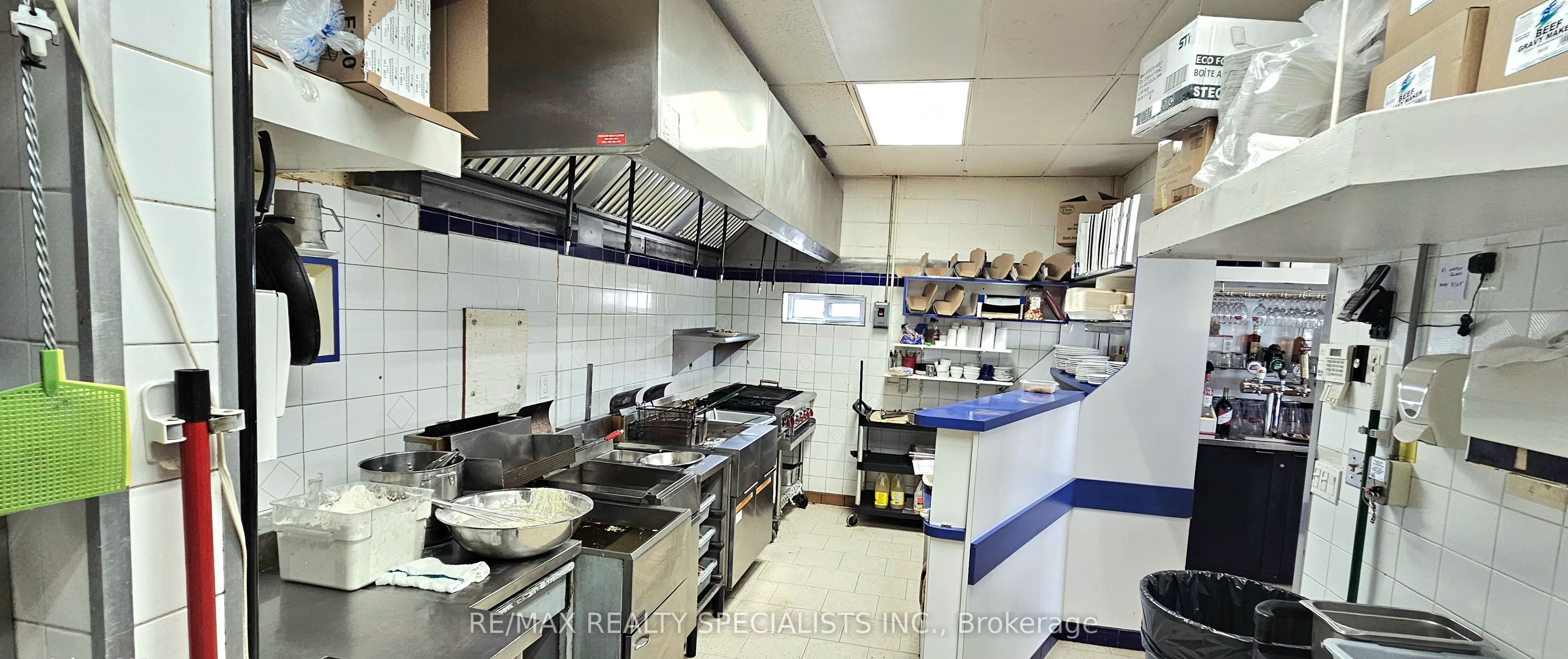 25 Dundas Street W Property Photo 7
