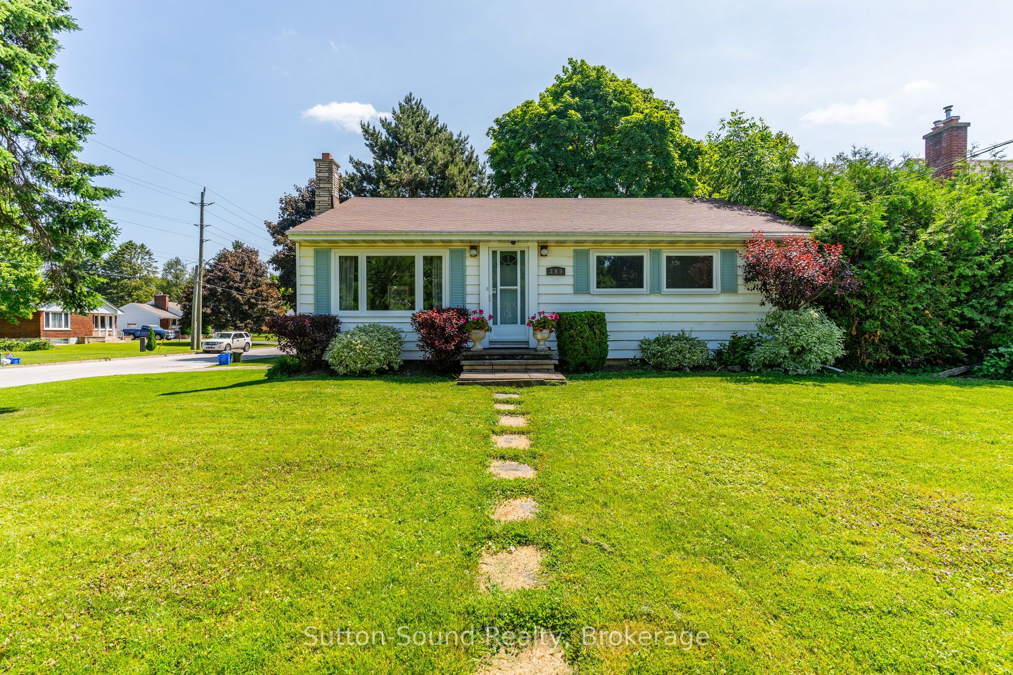 399 7th Avenue E Property Photo 1