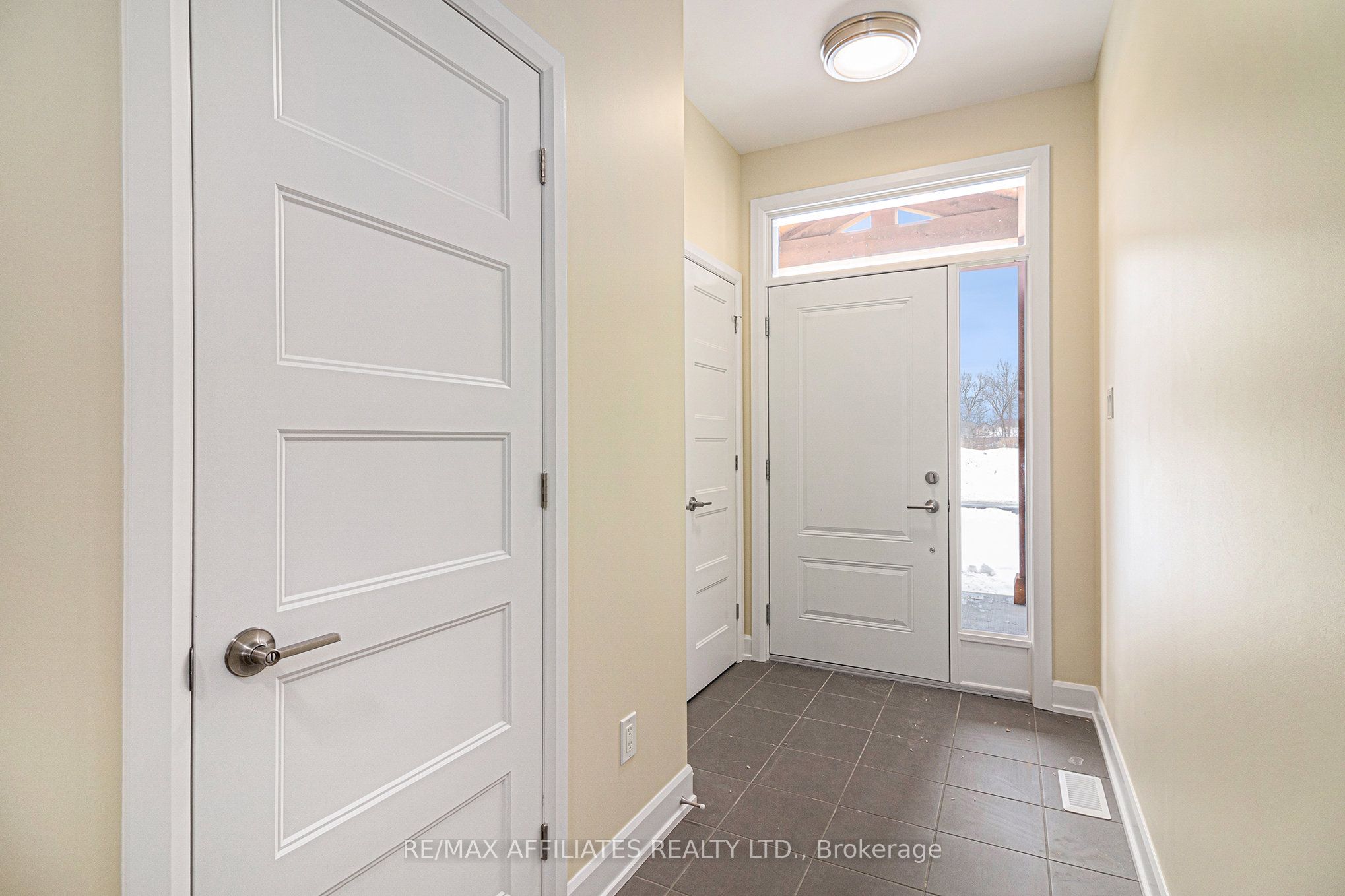 355 Voyageur Place Property Photo 3