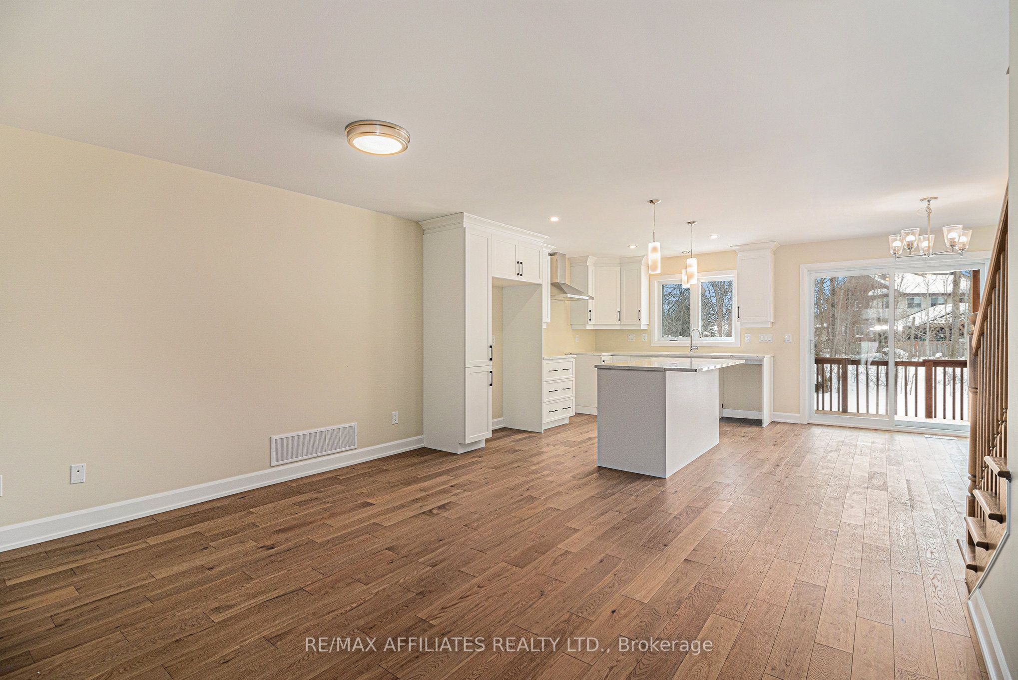 355 Voyageur Place Property Photo 5