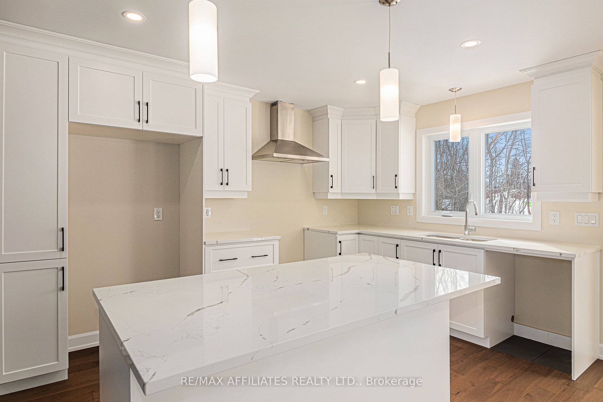 355 Voyageur Place Property Photo 7