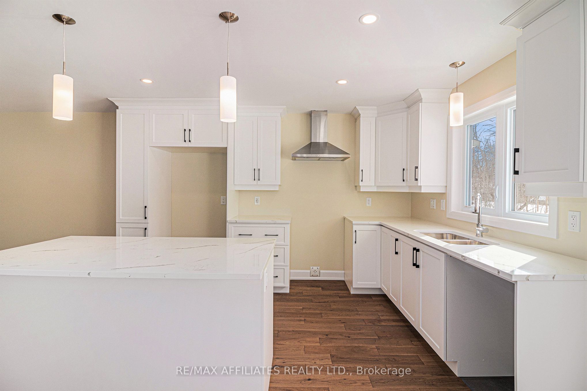 355 Voyageur Place Property Photo 9