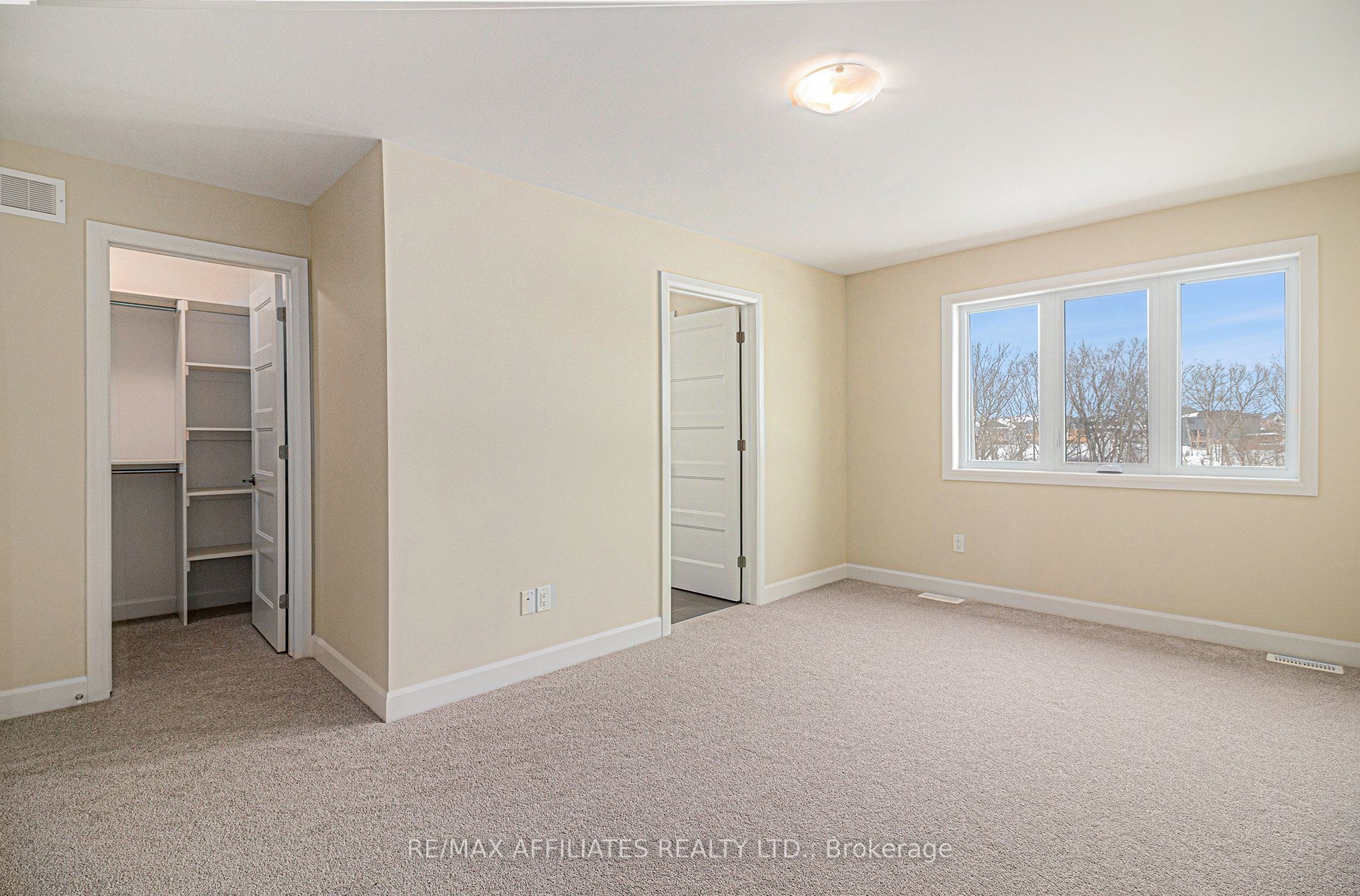 355 Voyageur Place Property Photo 11