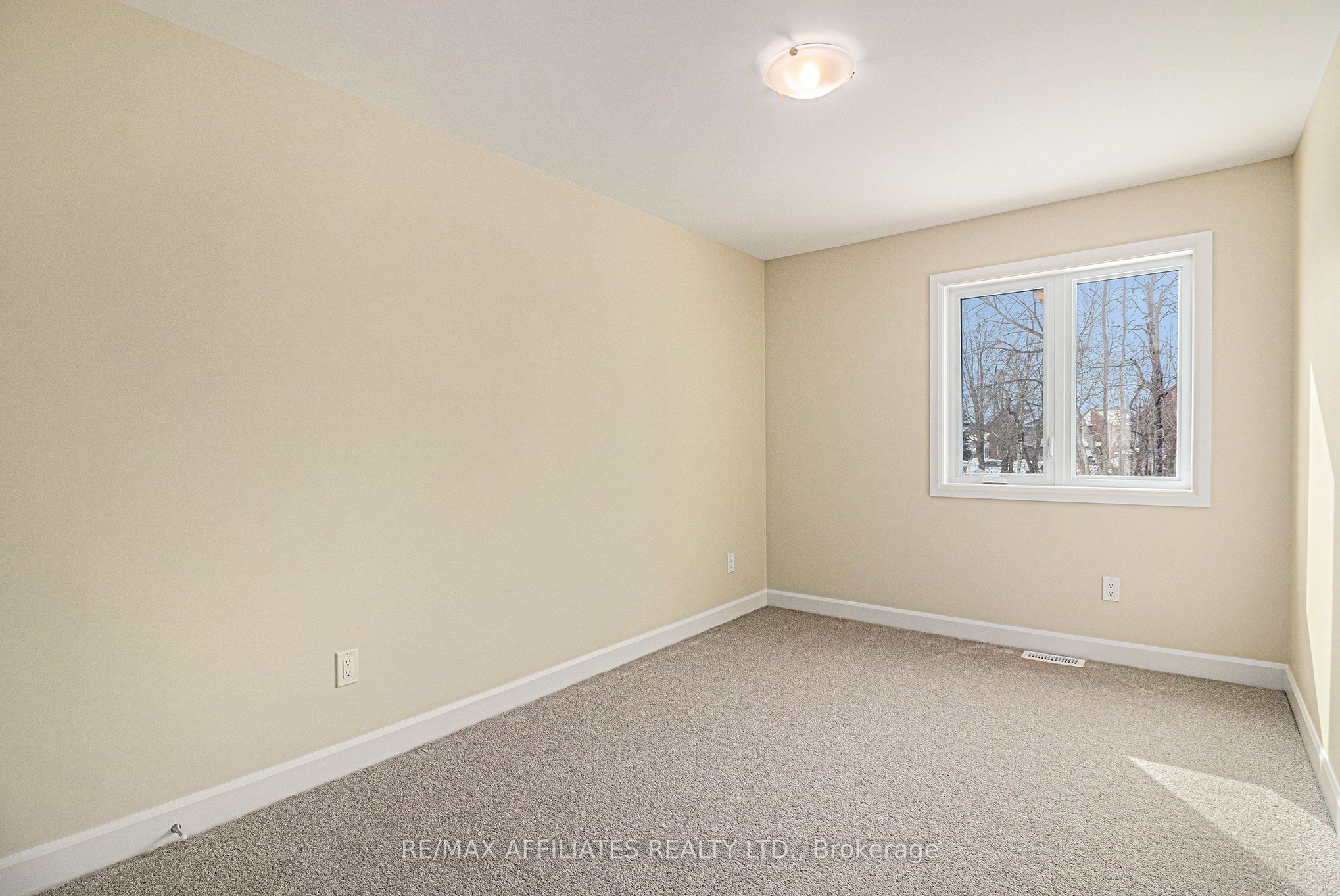 355 Voyageur Place Property Photo 13