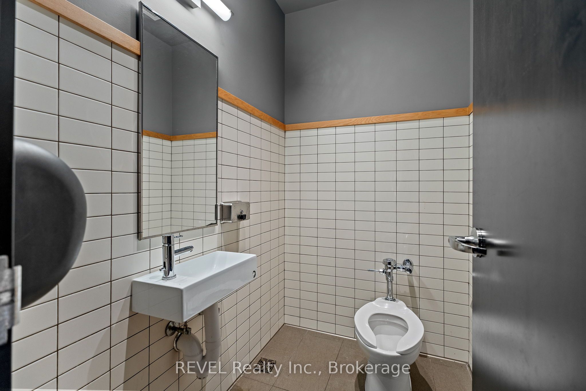 1630 Niagara Stone Street Building B Property Photo 14