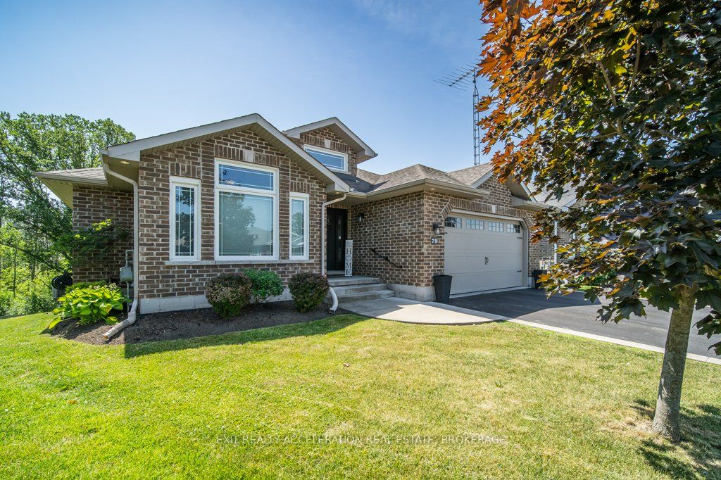 79 Hartwood Crescent Property Photo 2