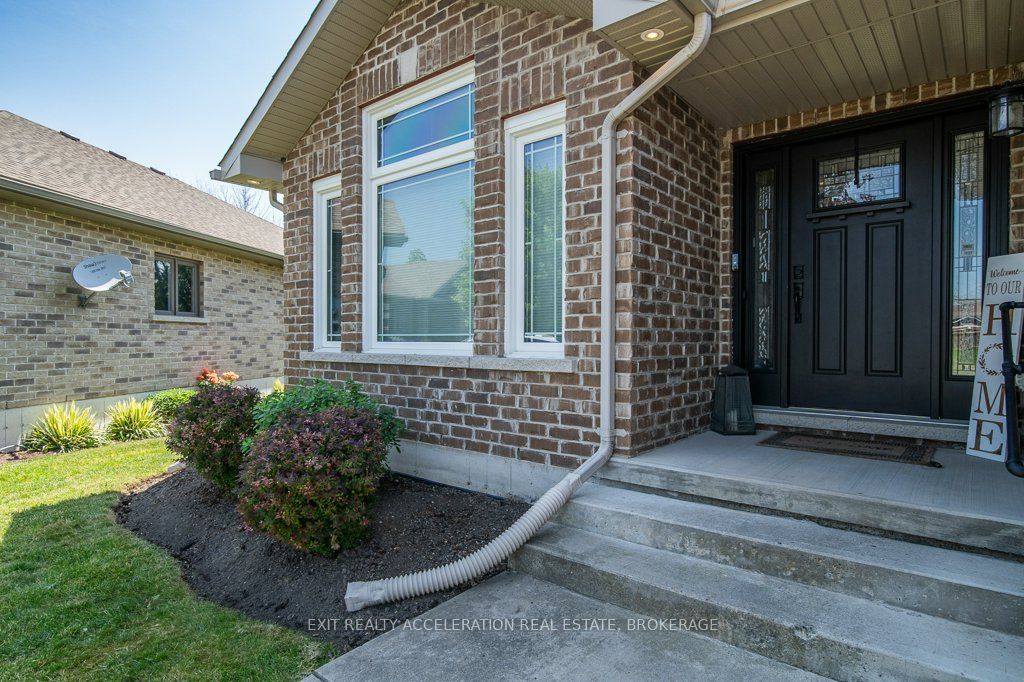 79 Hartwood Crescent Property Photo 3