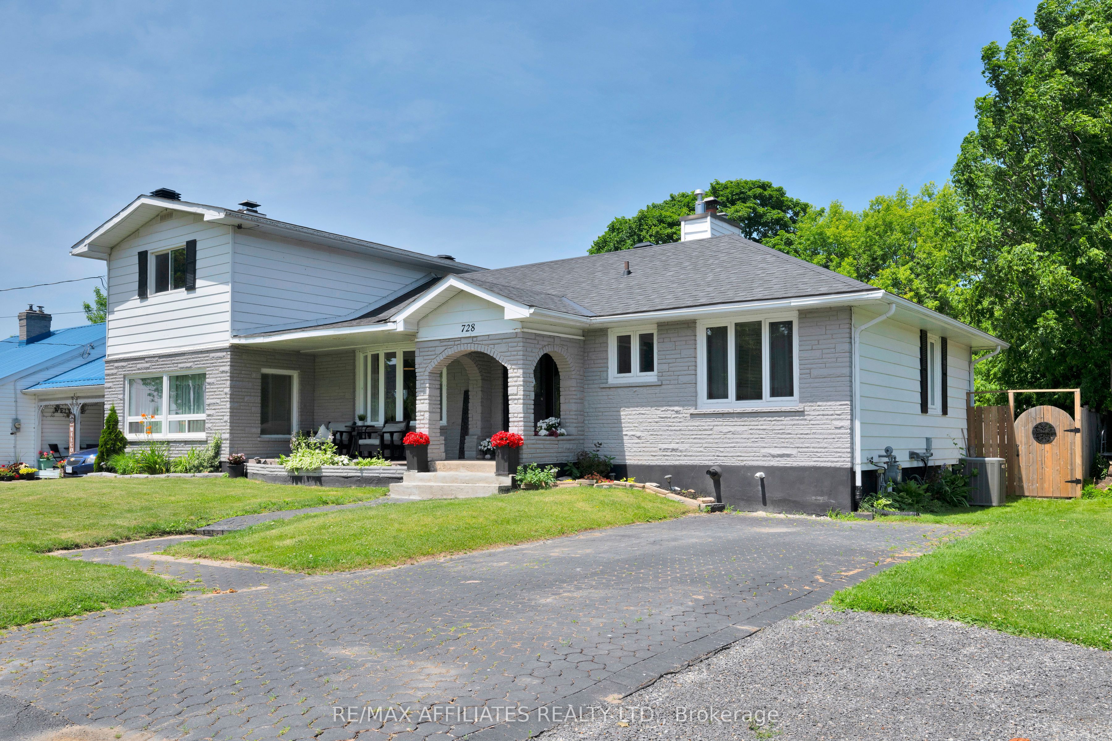728 James Street Property Photo 1