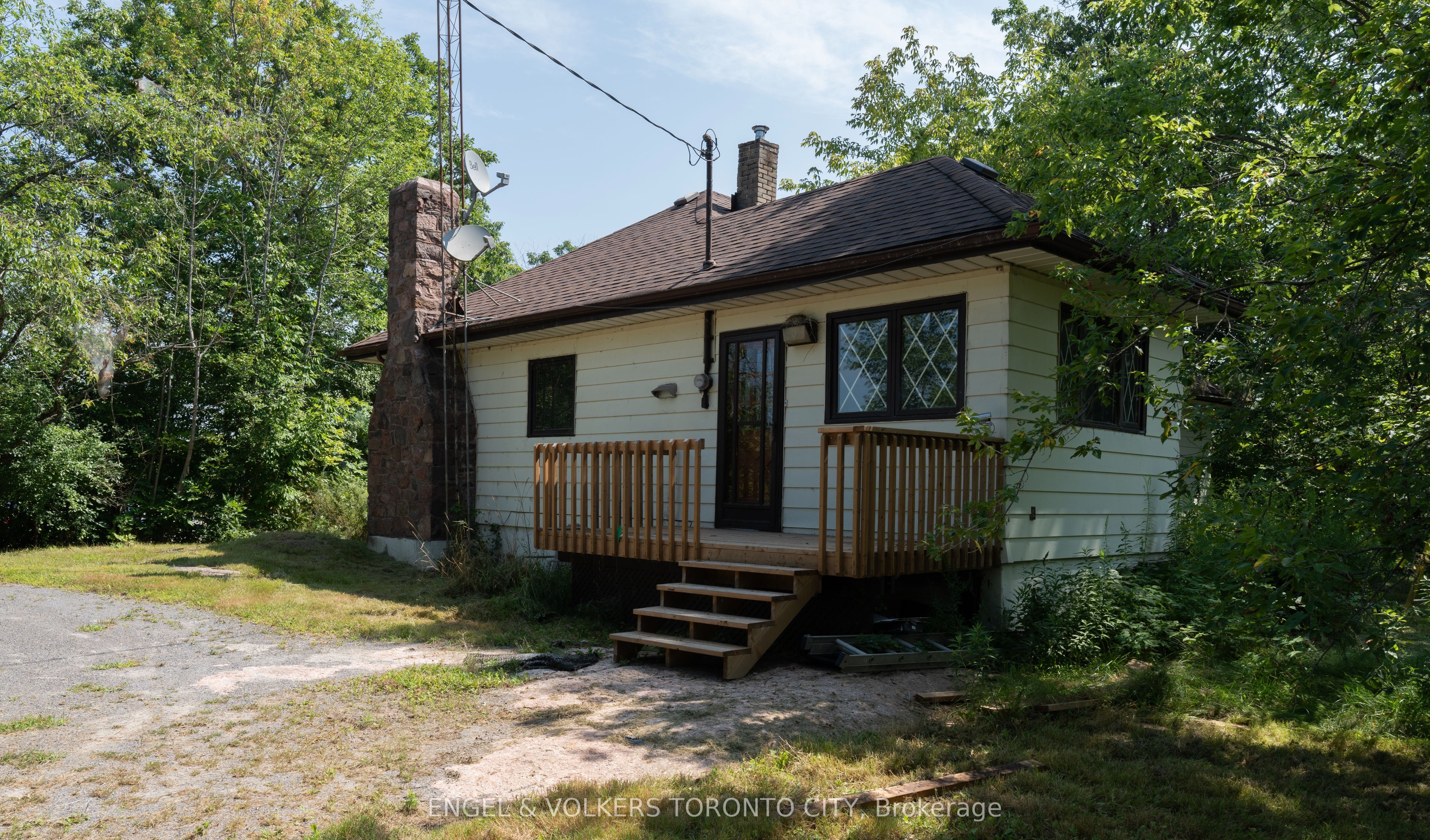 3320 Buckhorn Road Property Photo 1