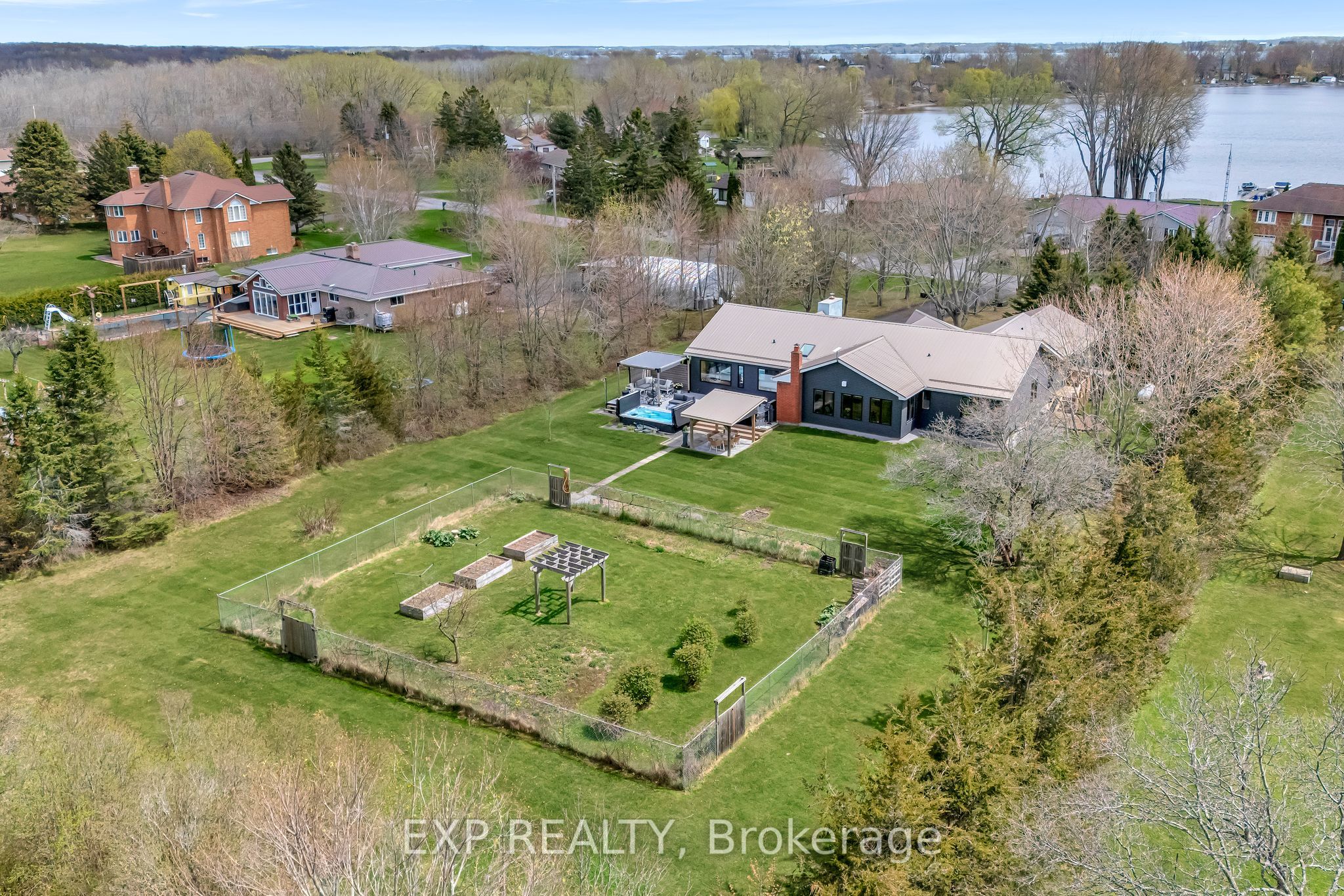 135 Hiscock Shores Road Property Photo 1