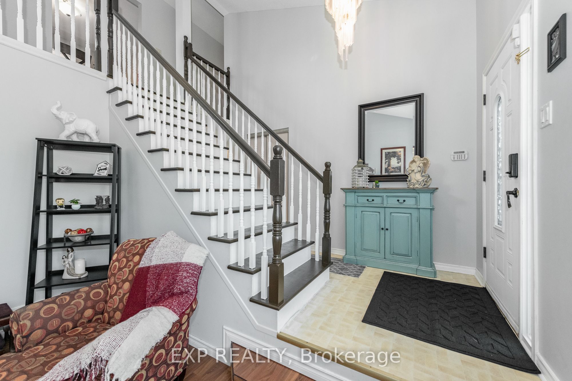 2721 Glen Street Property Photo 4