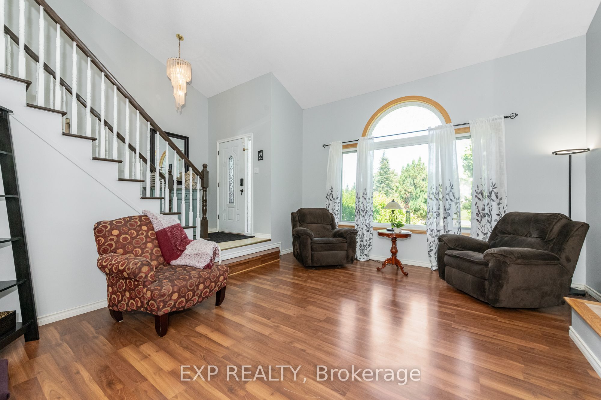 2721 Glen Street Property Photo 8