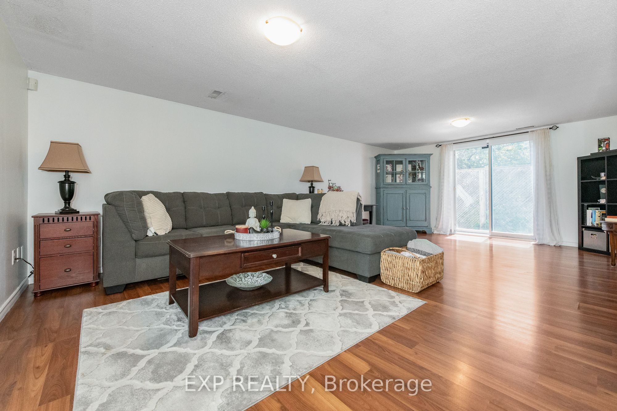 2721 Glen Street Property Photo 9
