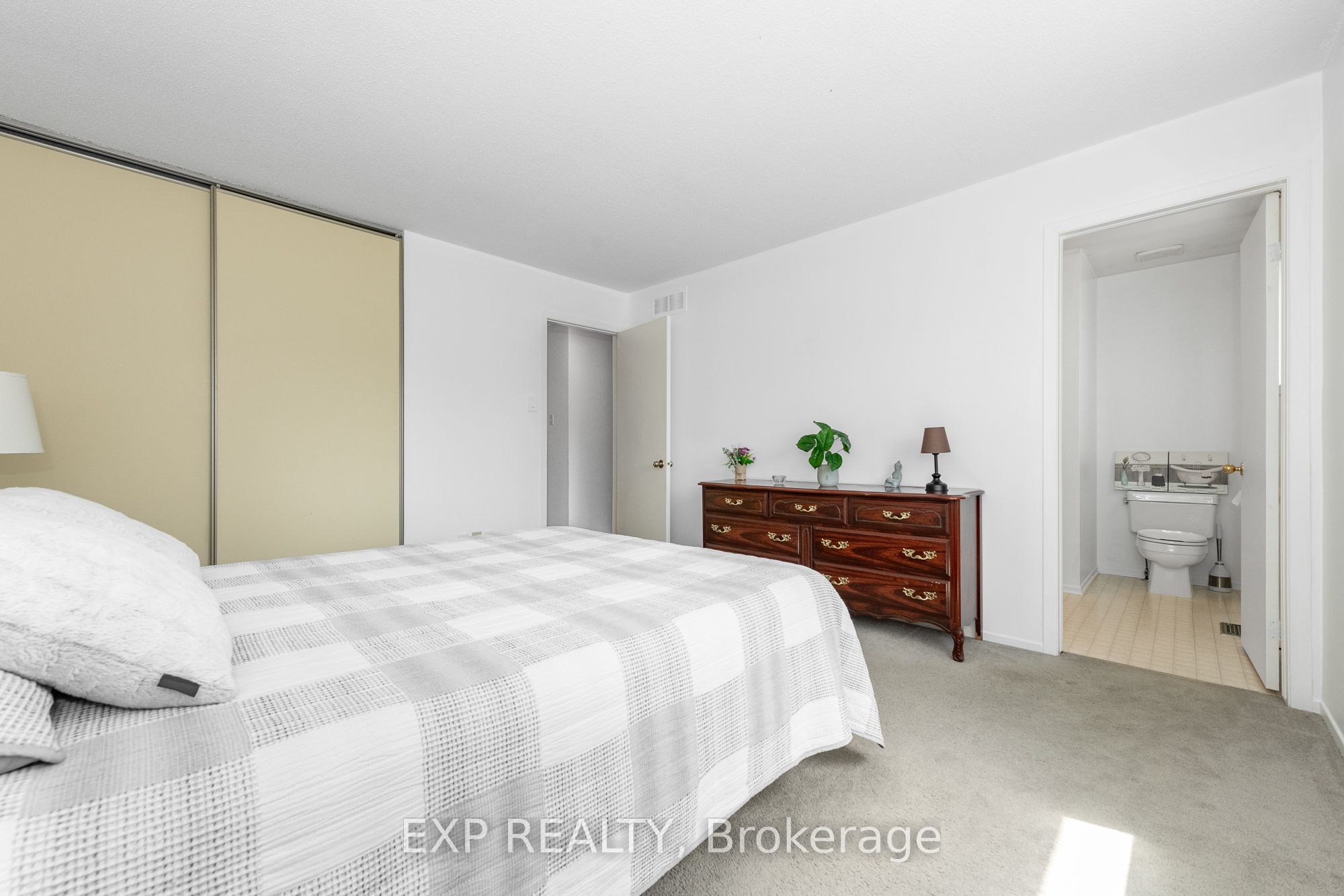 2721 Glen Street Property Photo 25